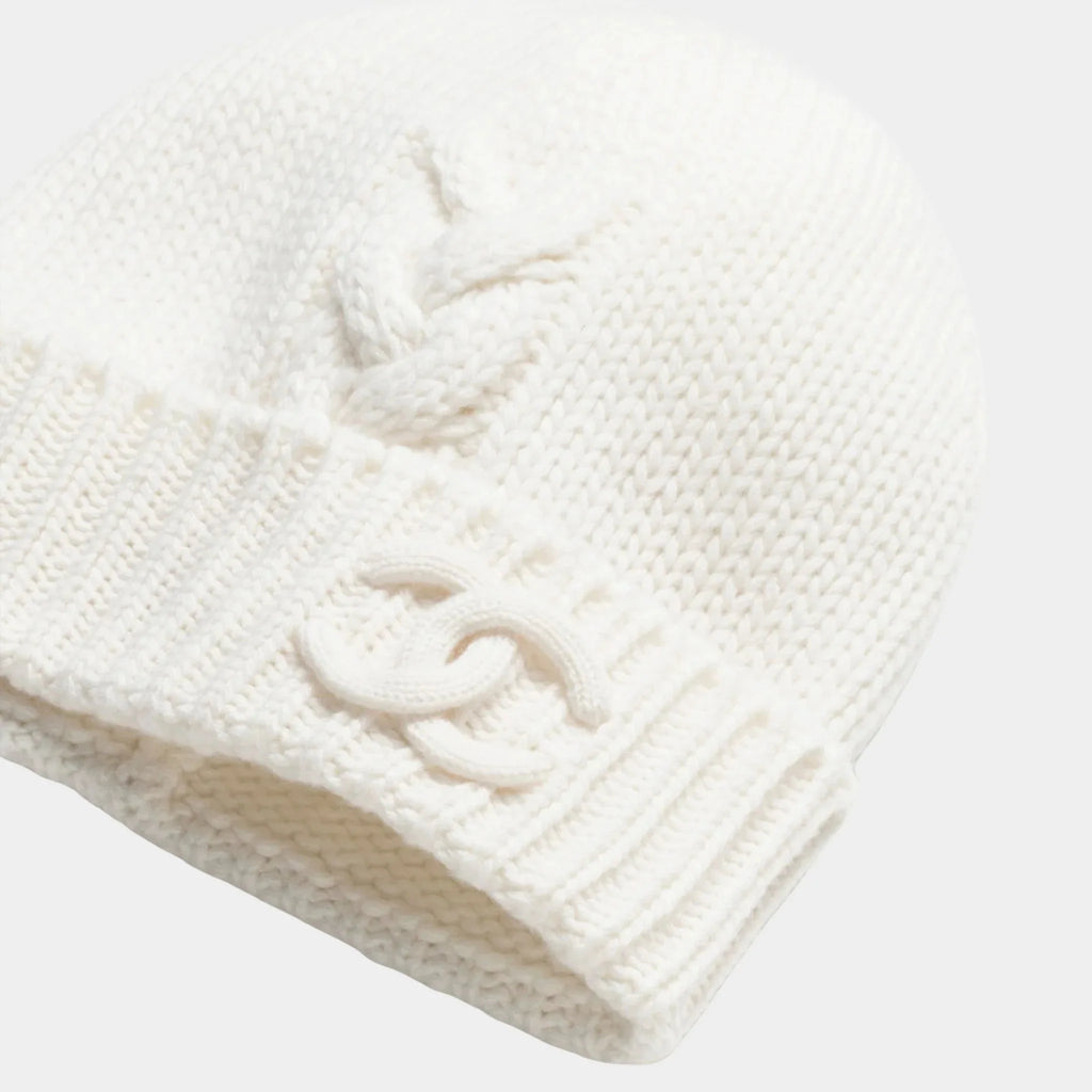 Оригінальна Cap Cashmere White Chanel – вид ззаду