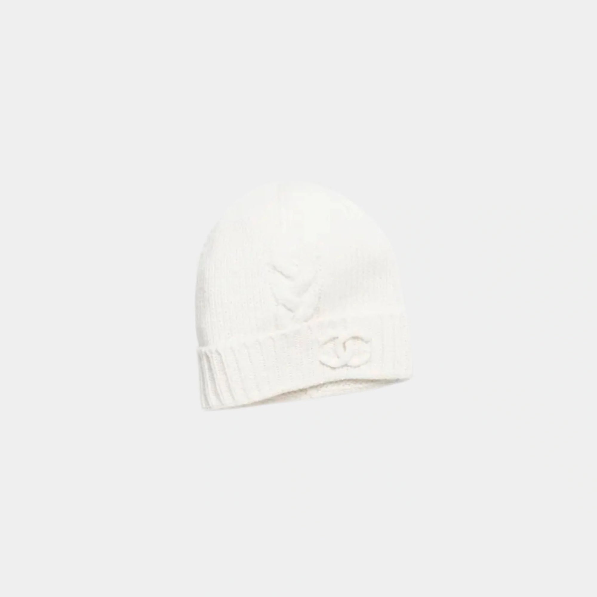Оригінальна Cap Cashmere White Chanel – боковий вид