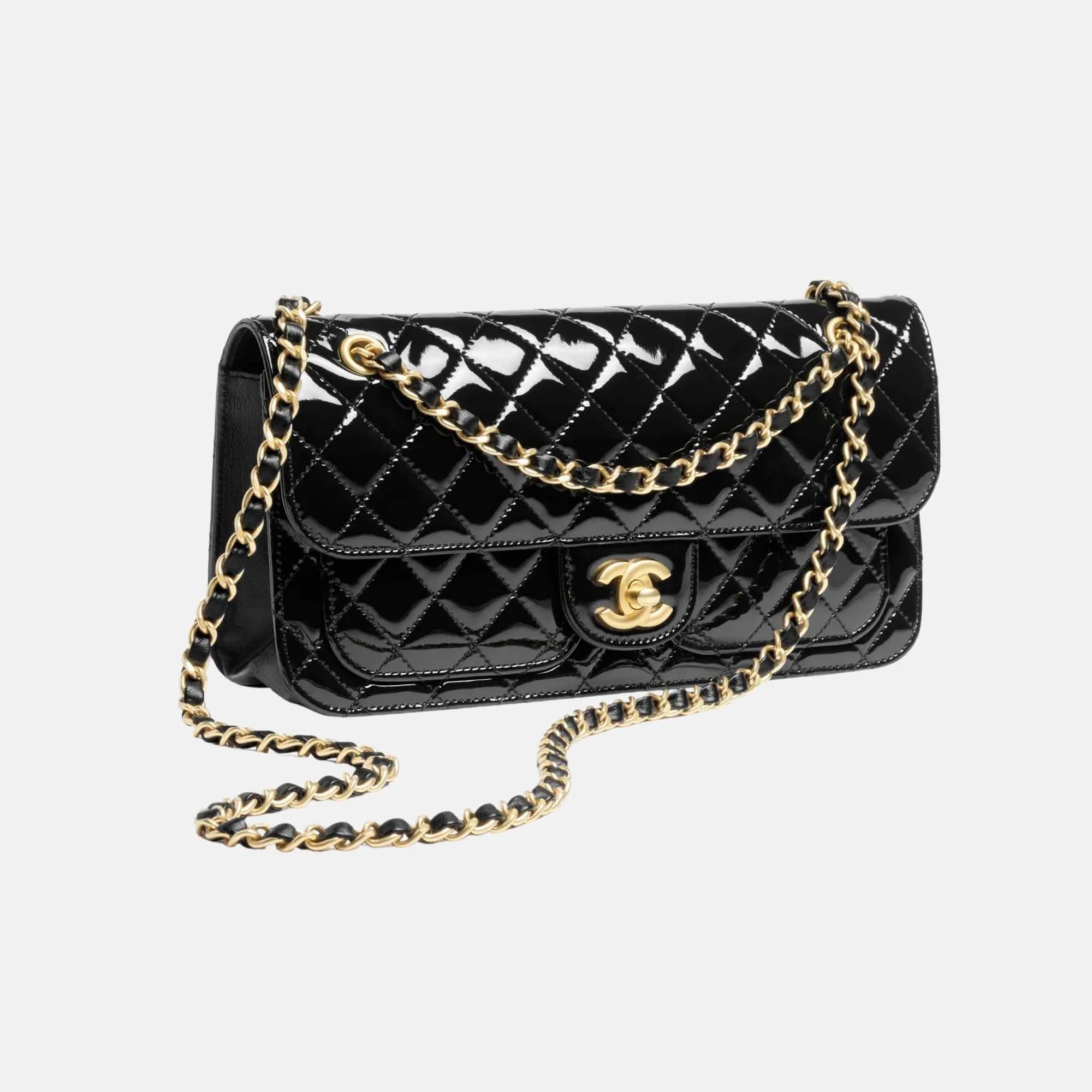 Оригінальна Flap Bag In Patent Calfskin And Gold Metal Chanel – боковий вид
