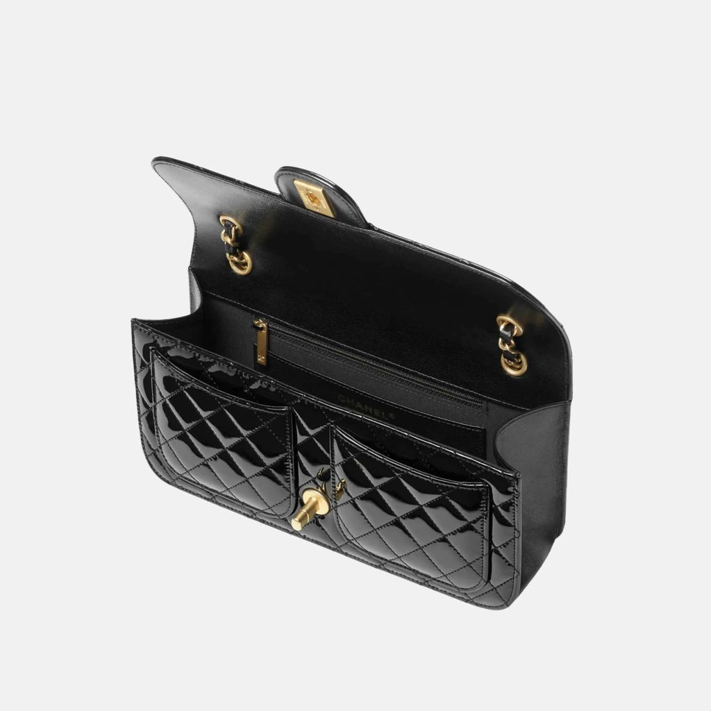 Оригінальна Flap Bag In Patent Calfskin And Gold Metal Chanel – вид ззаду