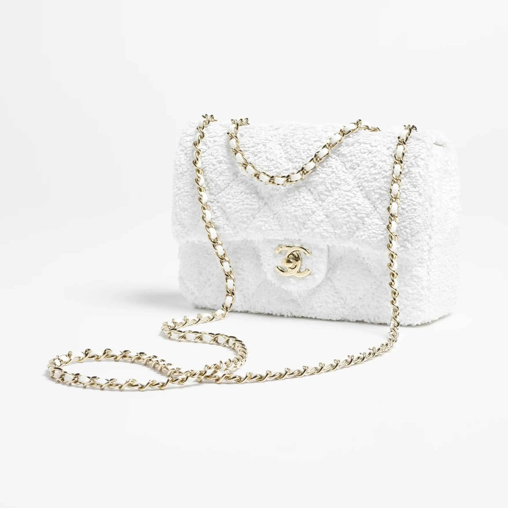 Flap Bag In Quilted Sequins And Gold Metal Chanel – Гарантія оригінальності – боковий вид