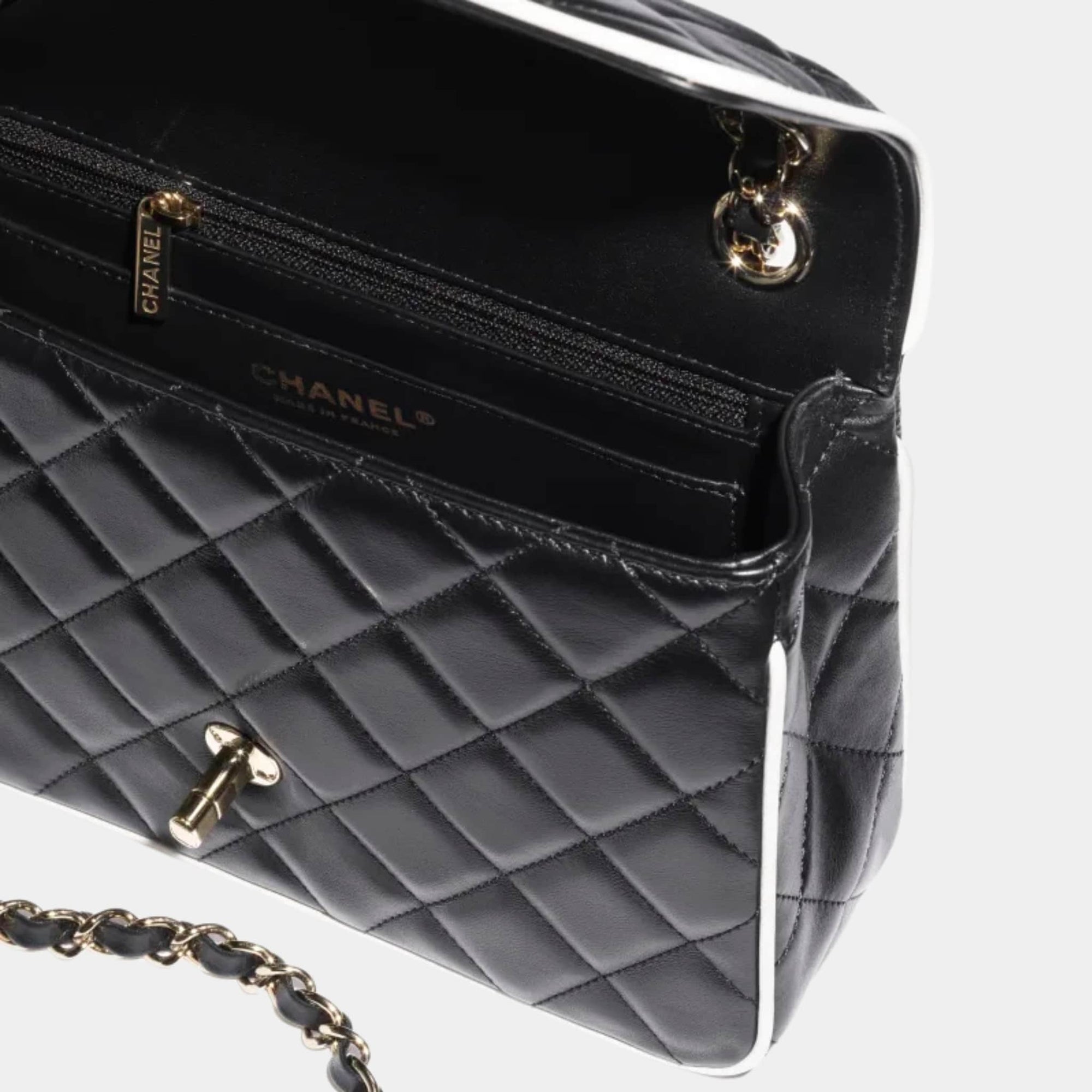 Flap Bag Lambskin Black White Chanel – Гарантія оригінальності – вид ззаду