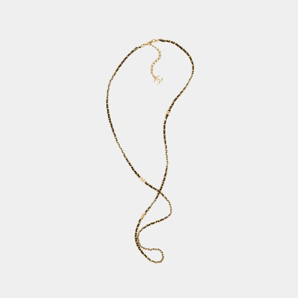 Gold Metal And Black Lambskin Long Chain Necklace Chanel – Гарантія оригінальності – боковий вид