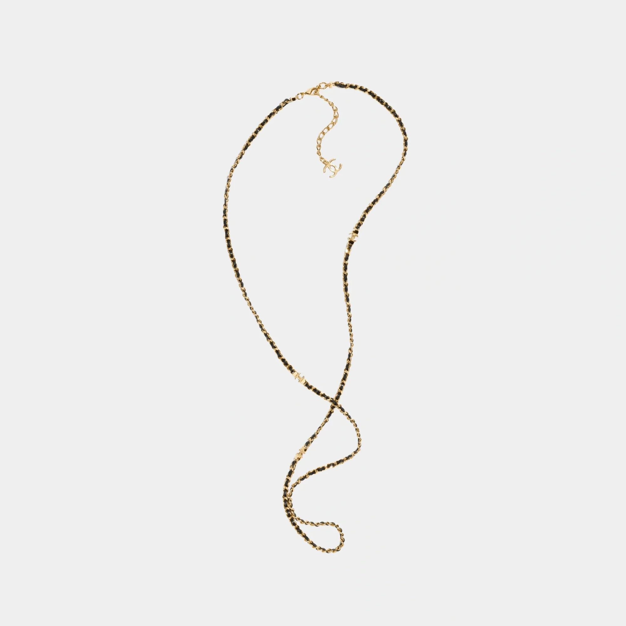 Gold Metal And Black Lambskin Long Chain Necklace Chanel – Гарантія оригінальності – боковий вид