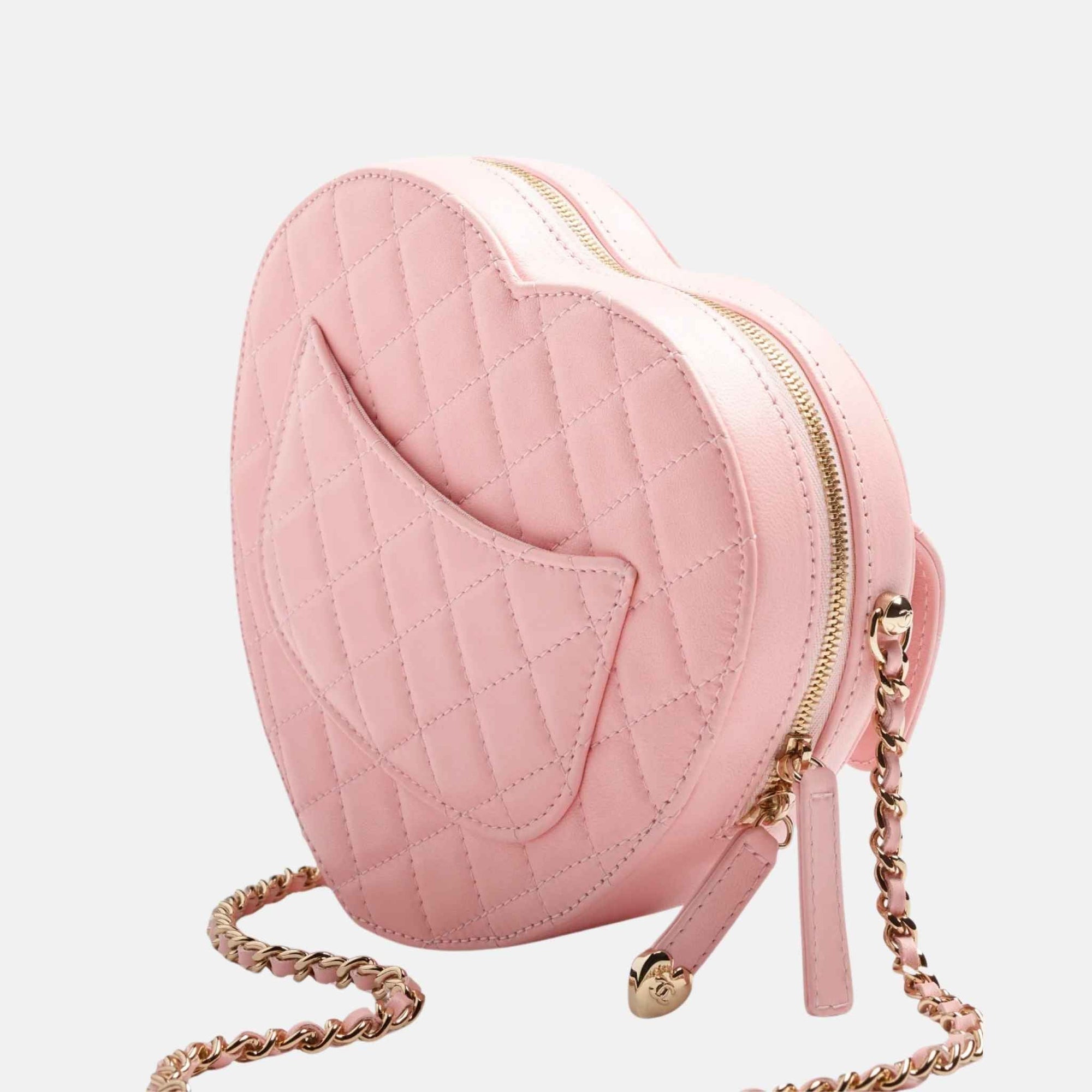 Heart Bag In Lambskin And Gold Metal Chanel – Гарантія оригінальності – детальний вид