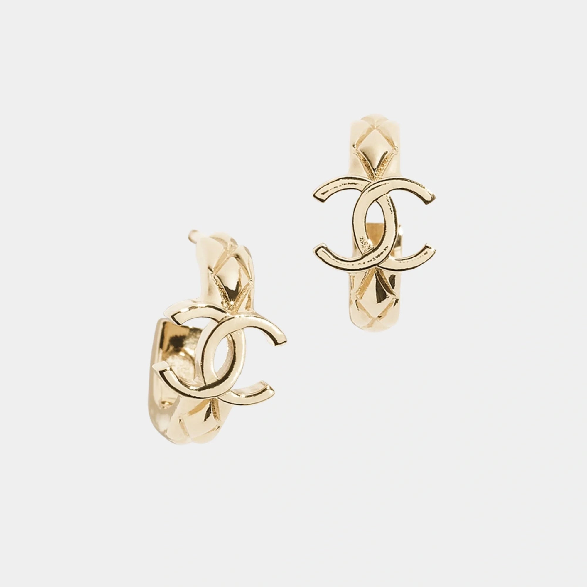 Hoop Earrings With Gold Metal CC Logo Chanel оригінал – Купити в Україні – боковий вид