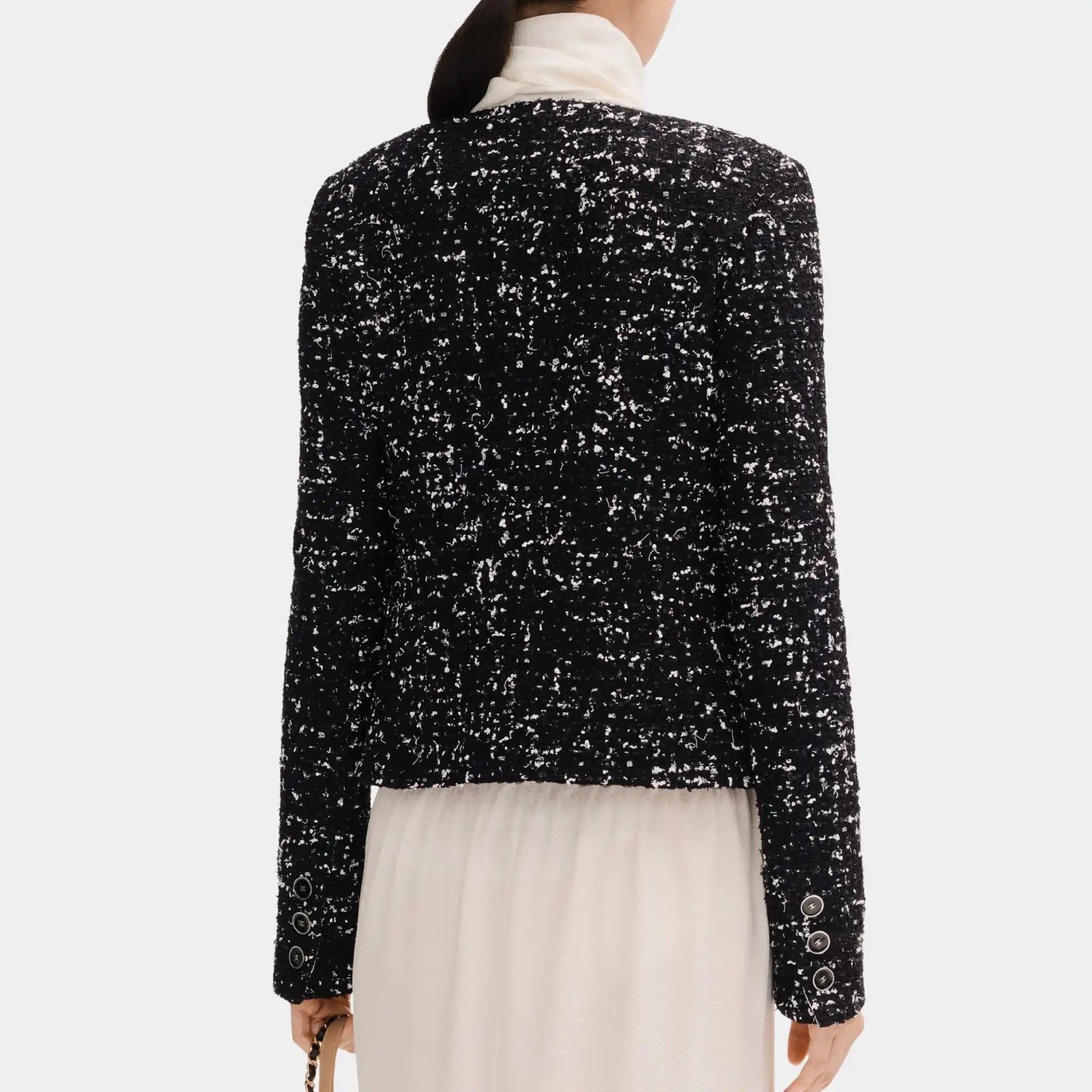 Оригінальна Jacket In Black And White Tweed Chanel – вид ззаду