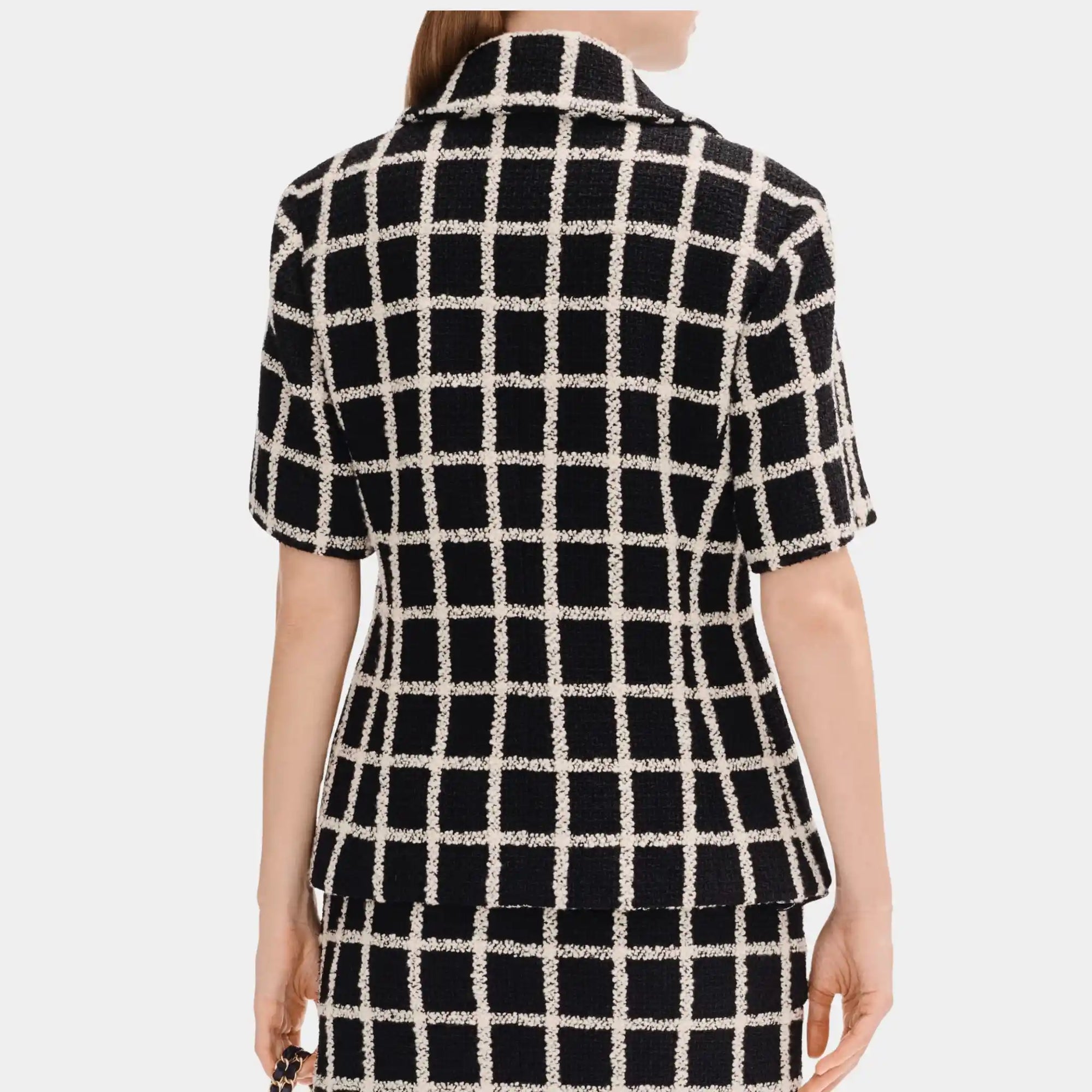 Оригінальна Jacket In Black And White Wool Tweed Chanel – вид ззаду