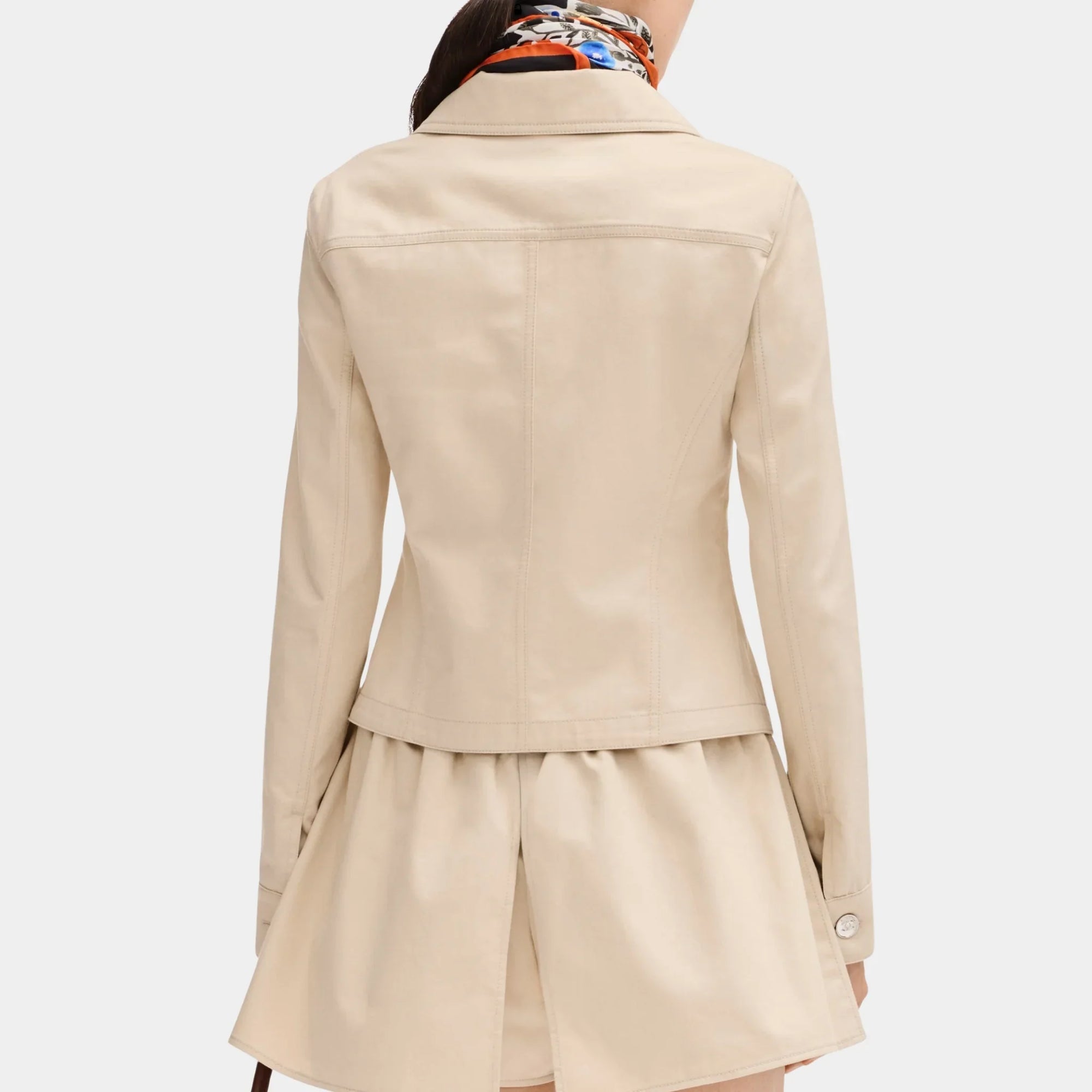 Jacket In Gabardine Beige Chanel – Гарантія оригінальності – вид ззаду