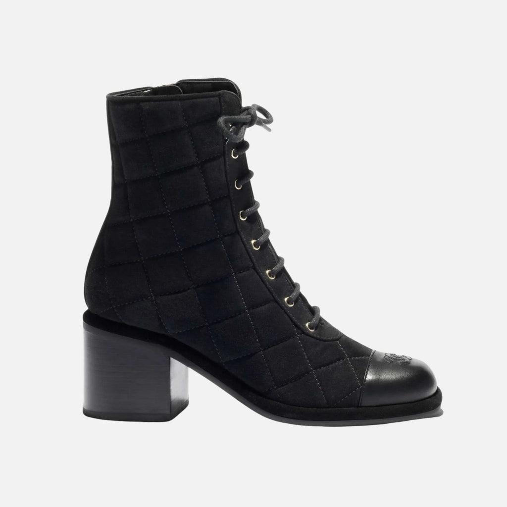 Оригінальна Lace Up Shoes In Velvet Calfskin And Calfskin Chanel – боковий вид