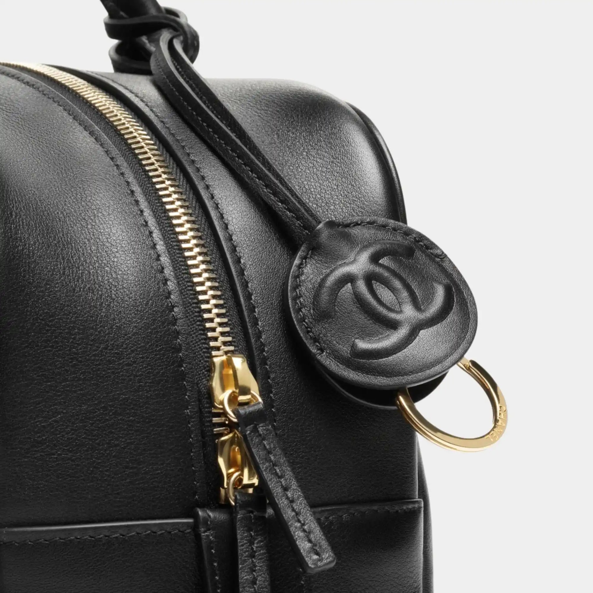 Оригінальна Large Bowling Bag Calfskin & Gold-Plated Metal Black Chanel – детальний вид