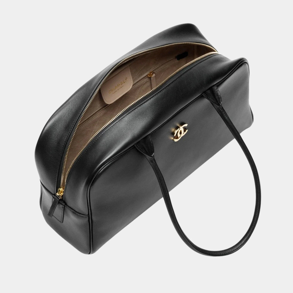 Оригінальна Large Bowling Bag Calfskin & Gold-Plated Metal Black Chanel – вид ззаду