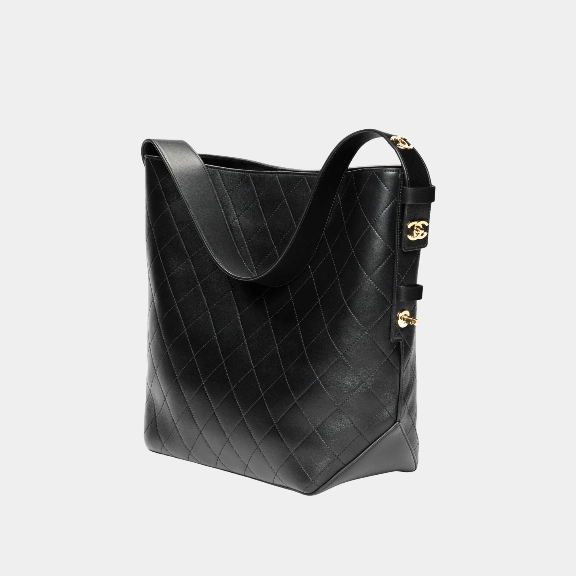 Оригінальна Large Bucket Bag Calfskin & Gold-Plated Metal Black Chanel – боковий вид