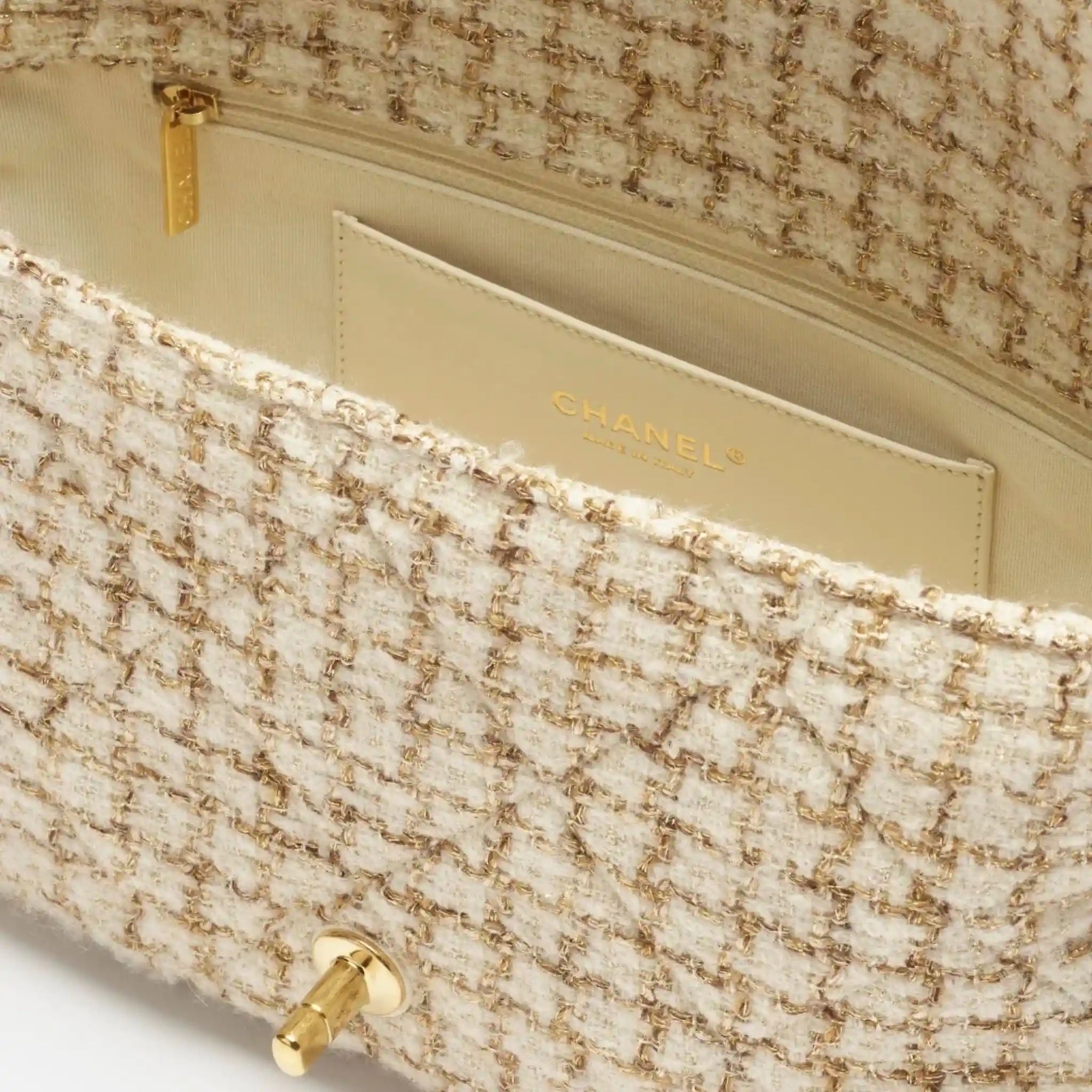 Large Flap Bag Tweed & Gold Metal Ecru Beige & Gold Chanel оригінал – Купити в Україні – вид ззаду