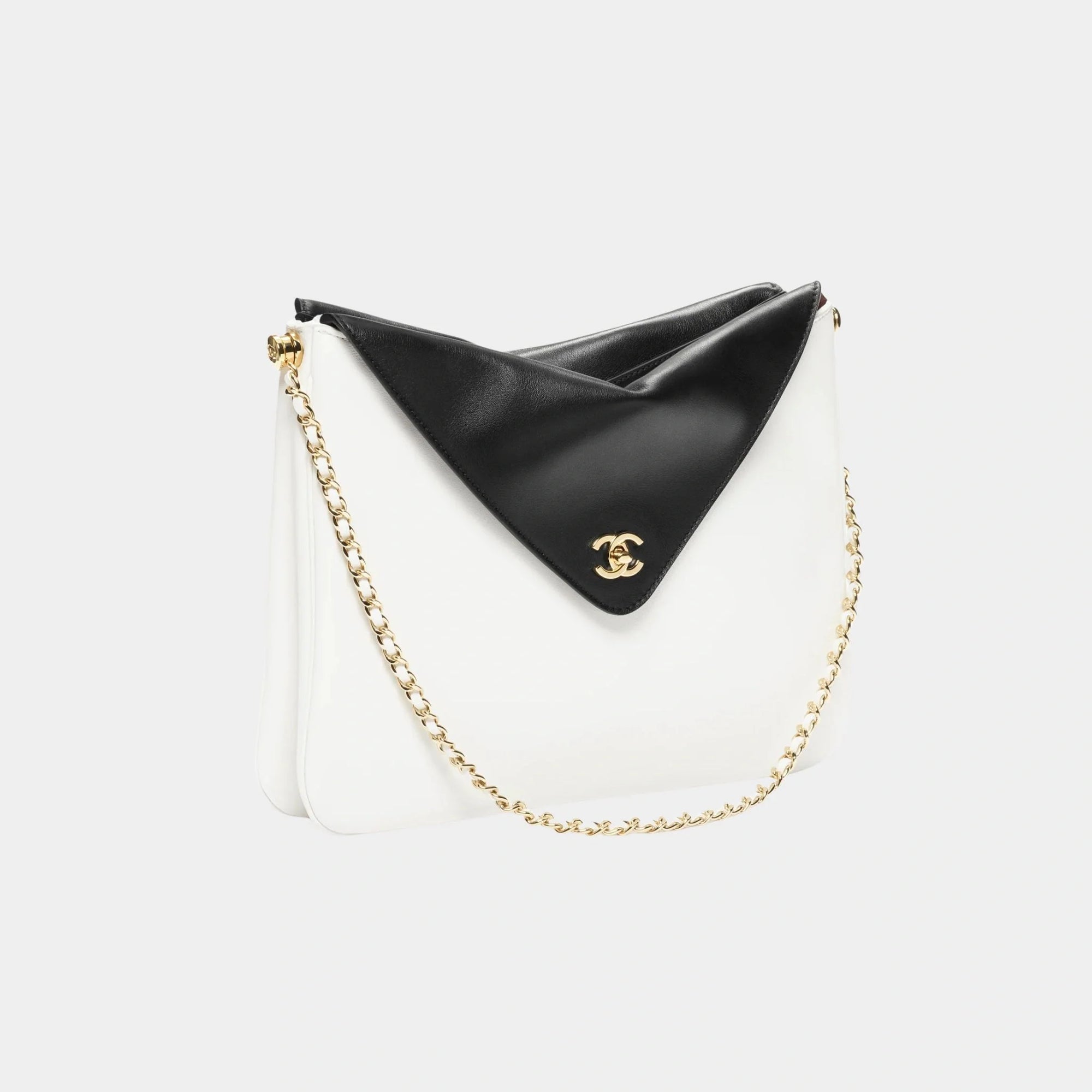 Large Hob Bag Calfskin & Gold-Plated Metal Black & White Chanel – Гарантія оригінальності – боковий вид