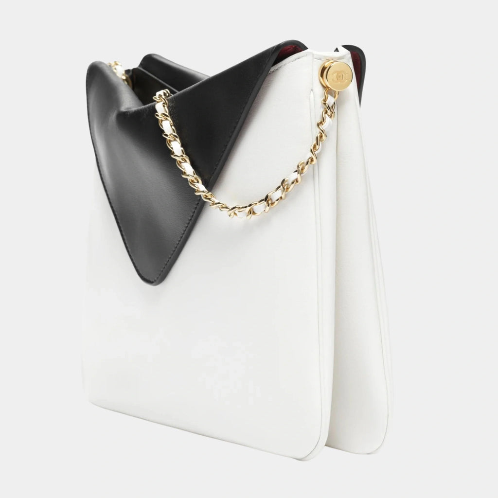Large Hob Bag Calfskin & Gold-Plated Metal Black & White Chanel – Гарантія оригінальності – вид ззаду