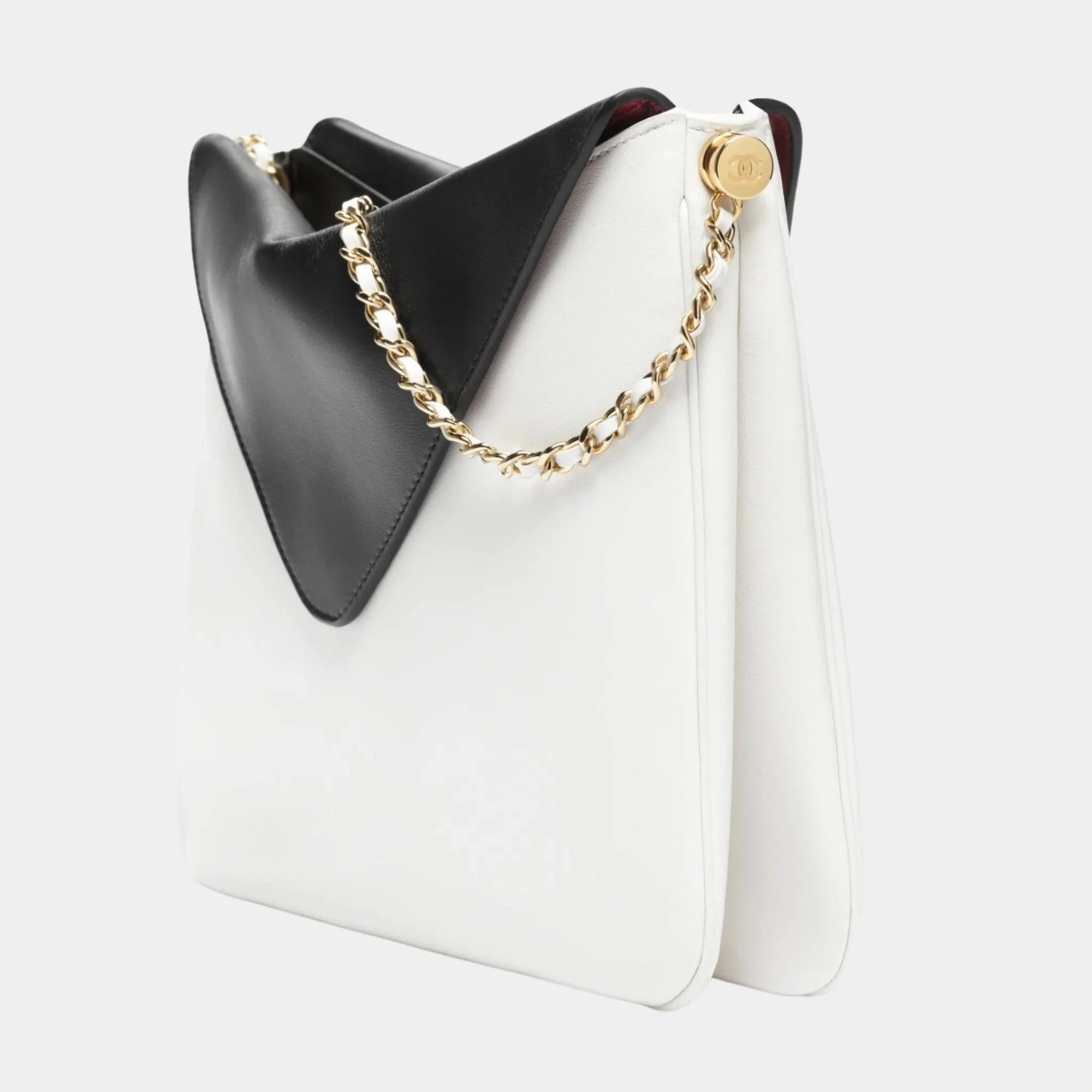 Large Hob Bag Calfskin & Gold-Plated Metal Black & White Chanel – Гарантія оригінальності – вид ззаду