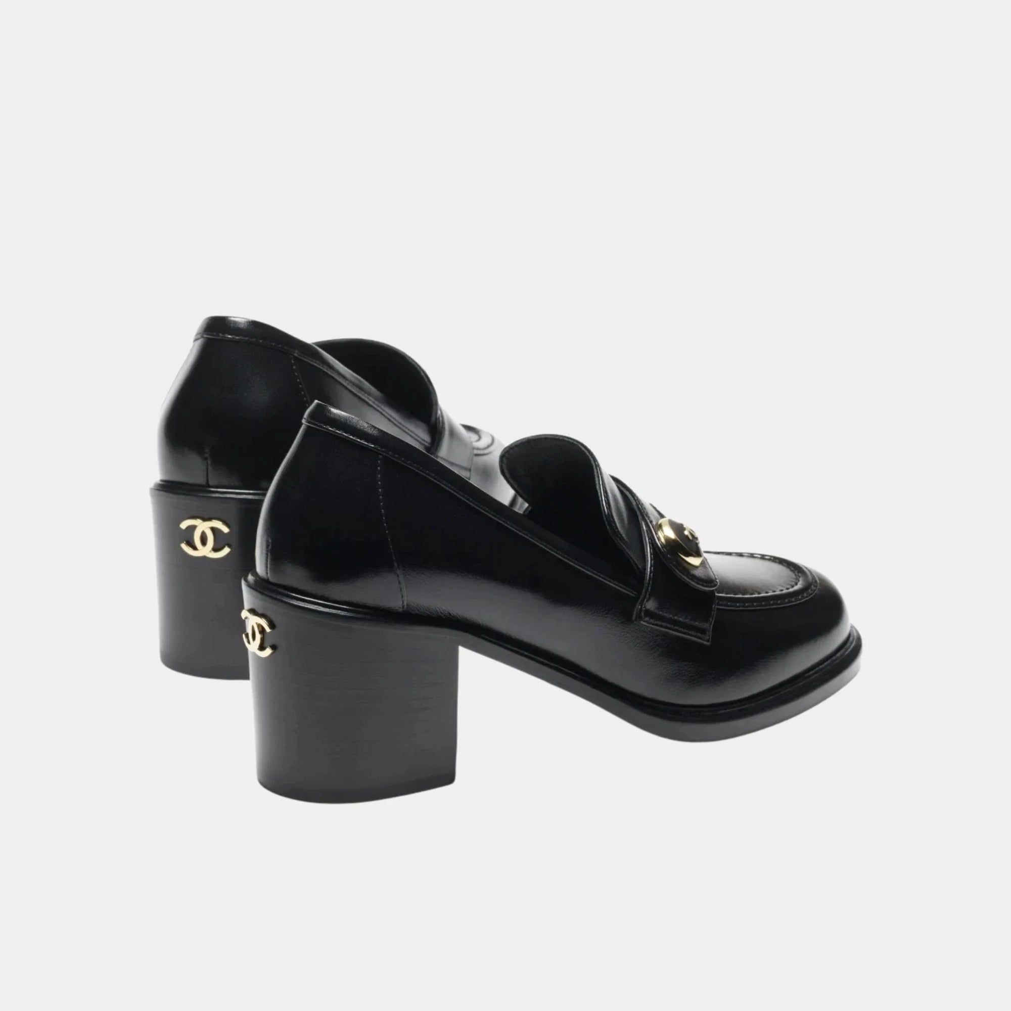Оригінальна Loafers In Black Shiny Calfskin Chanel – вид ззаду