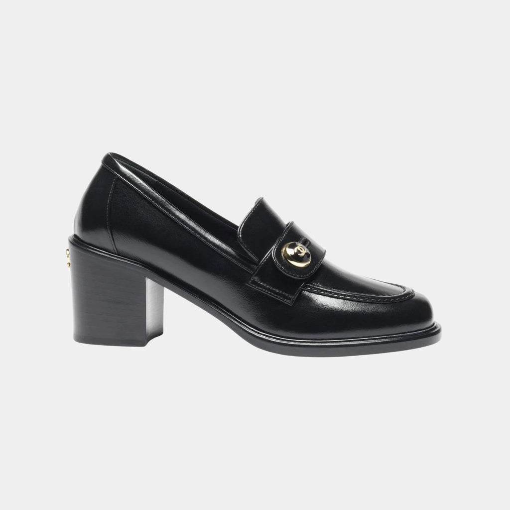 Оригінальна Loafers In Black Shiny Calfskin Chanel – боковий вид