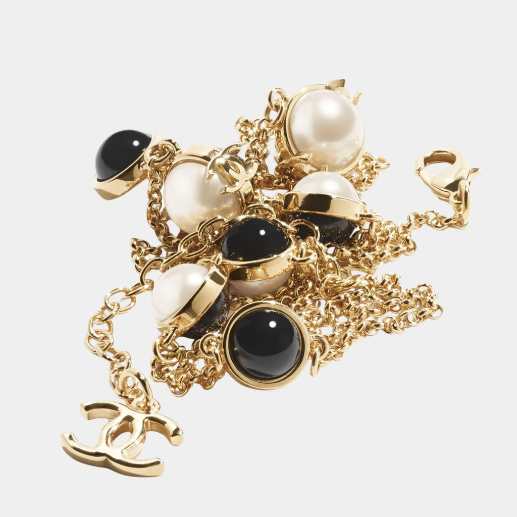 Long Necklace Metal & Resin Gold Black & Pearly White Chanel – Гарантія оригінальності – вид ззаду