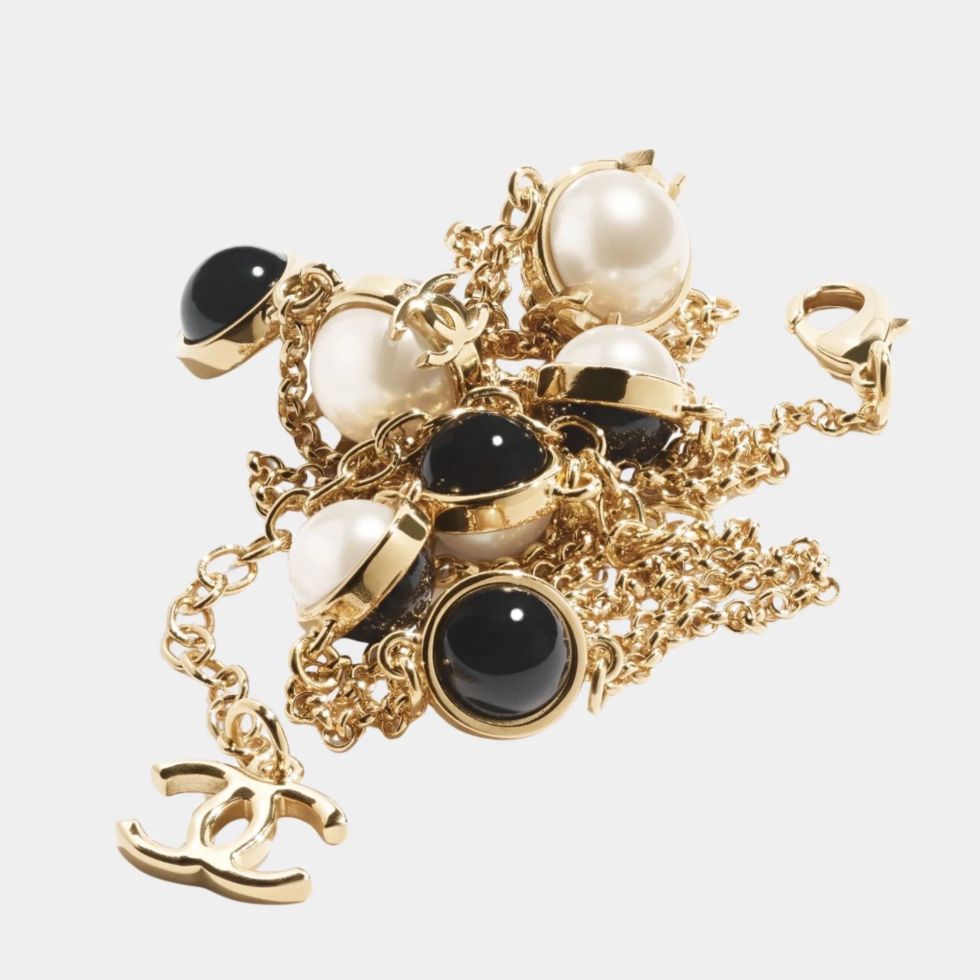Long Necklace Metal & Resin Gold Black & Pearly White Chanel – Гарантія оригінальності – вид ззаду
