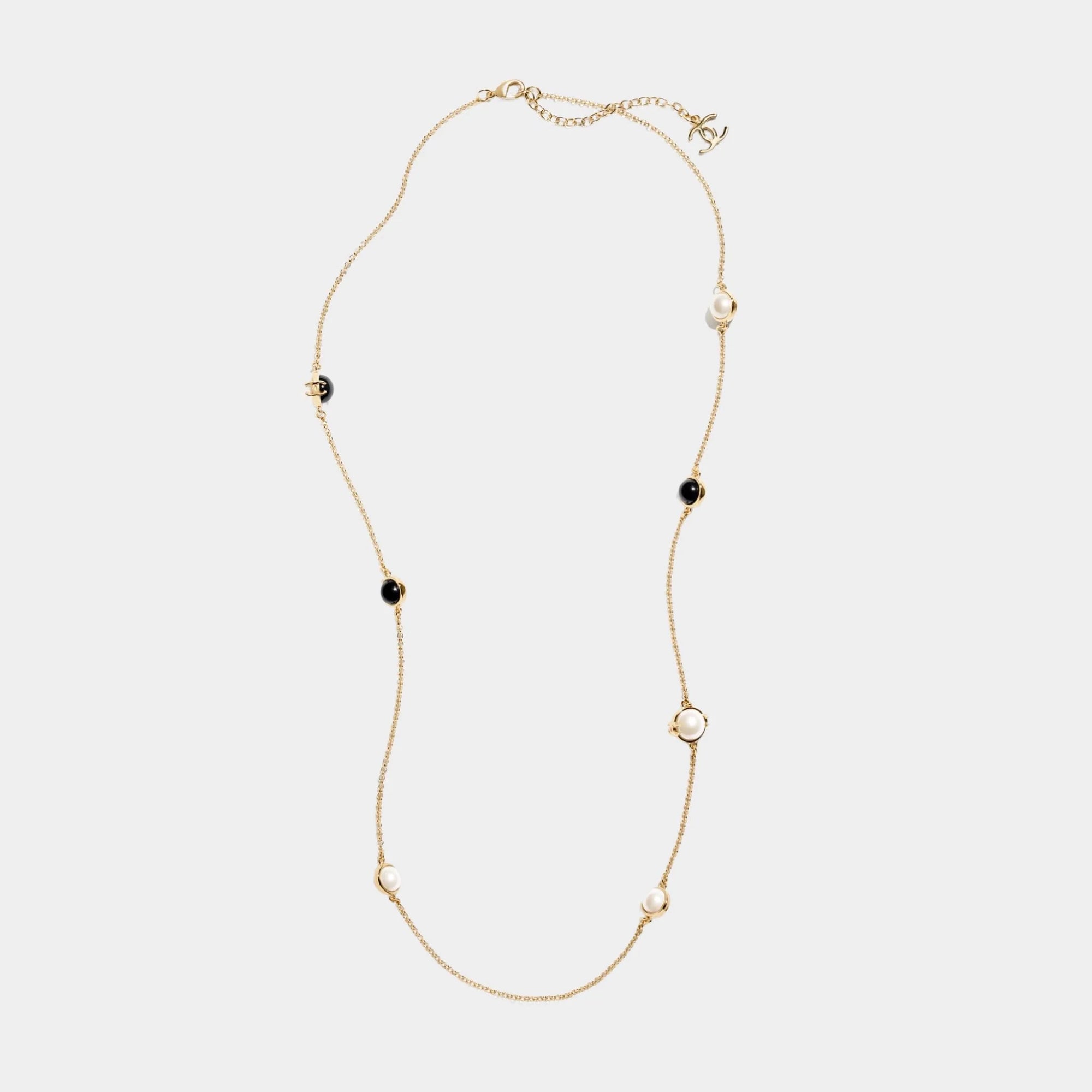 Long Necklace Metal & Resin Gold Black & Pearly White Chanel – Гарантія оригінальності – боковий вид
