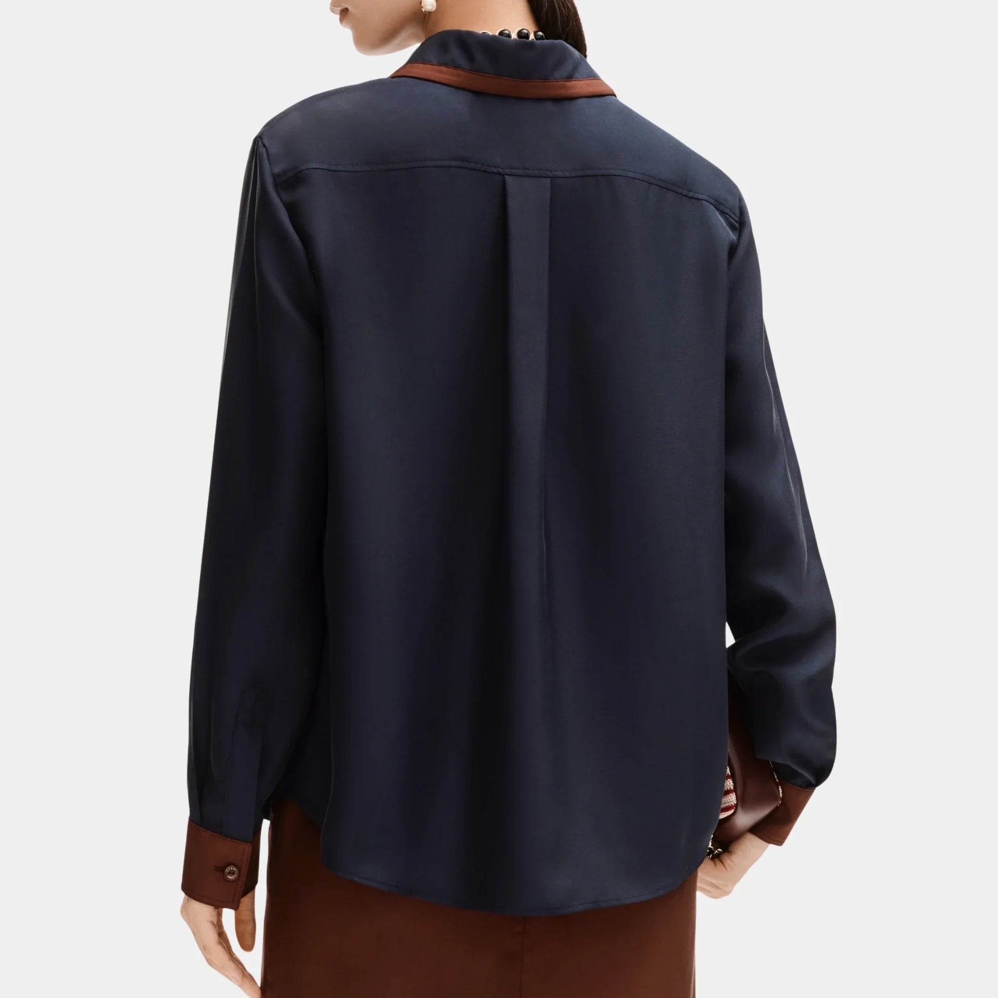 Long Sleeved Shirt In Navy Blue Silk Twill Chanel – Гарантія оригінальності – вид ззаду