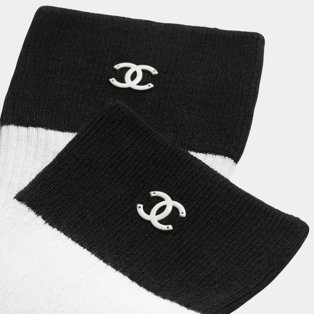 Long Socks Silk & Cotton Black & White Chanel оригінал – Купити в Україні – вид ззаду