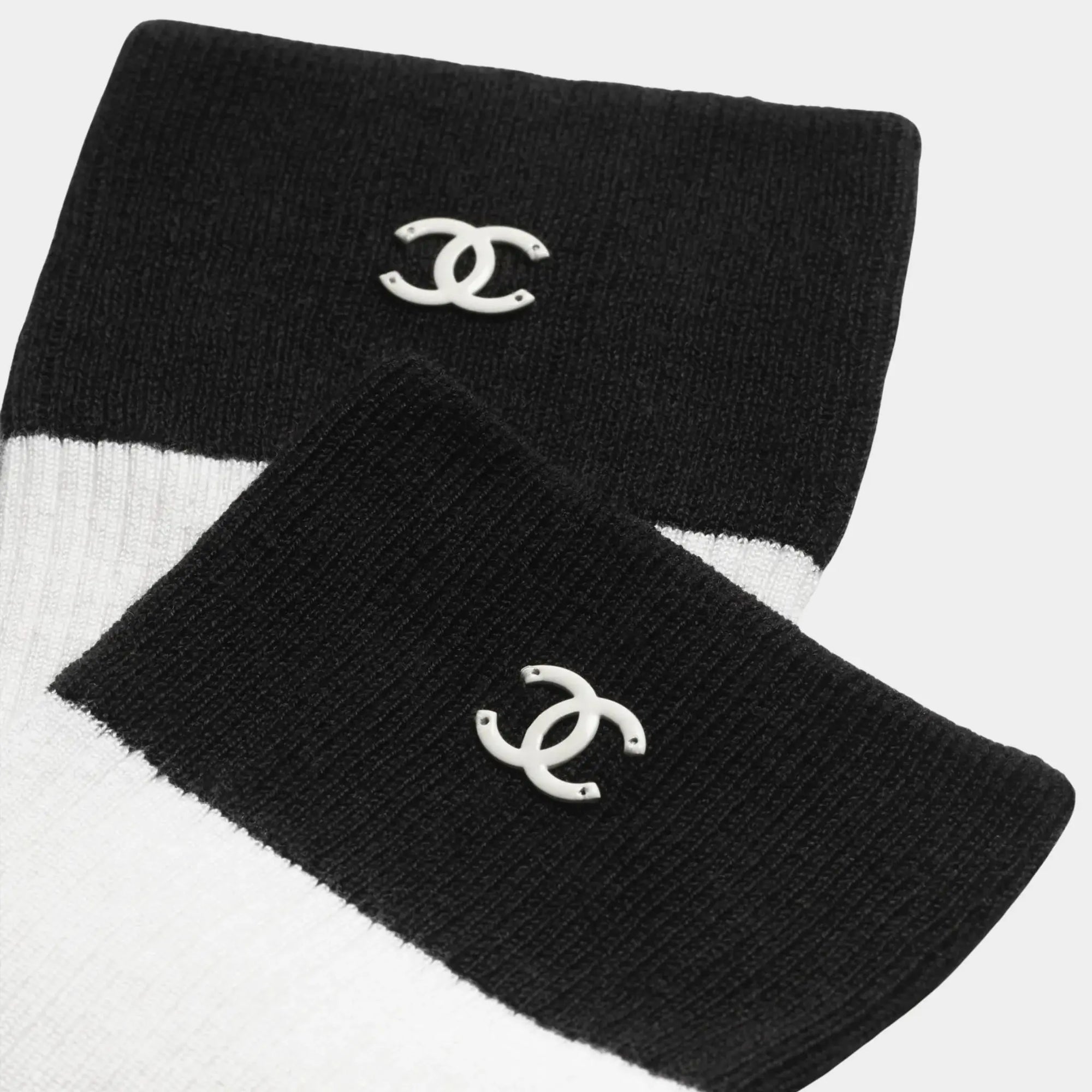 Long Socks Silk & Cotton Black & White Chanel оригінал – Купити в Україні – вид ззаду