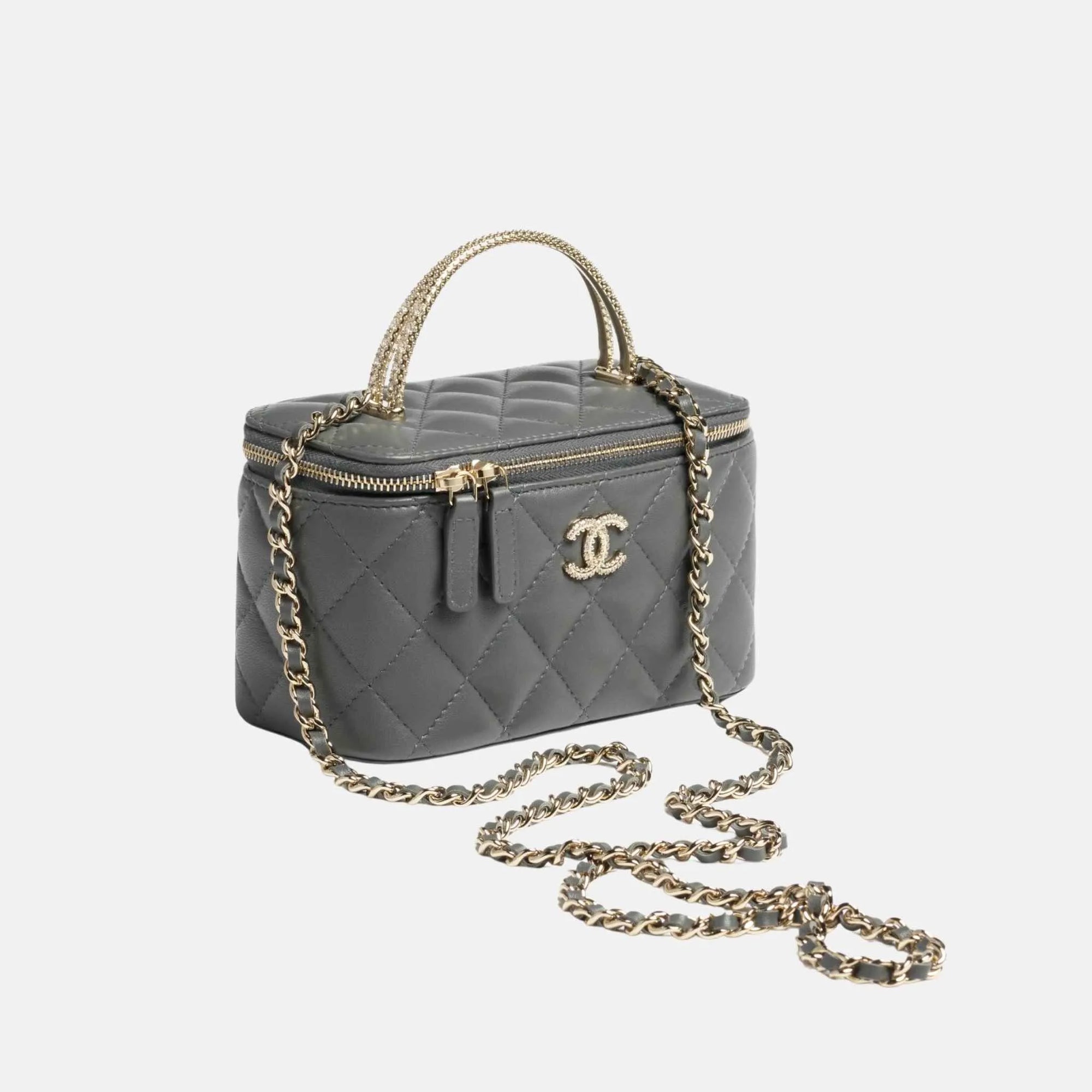 Оригінальна Long Vanity Case With Chain In Lambskin And Rhinestones Chanel – боковий вид