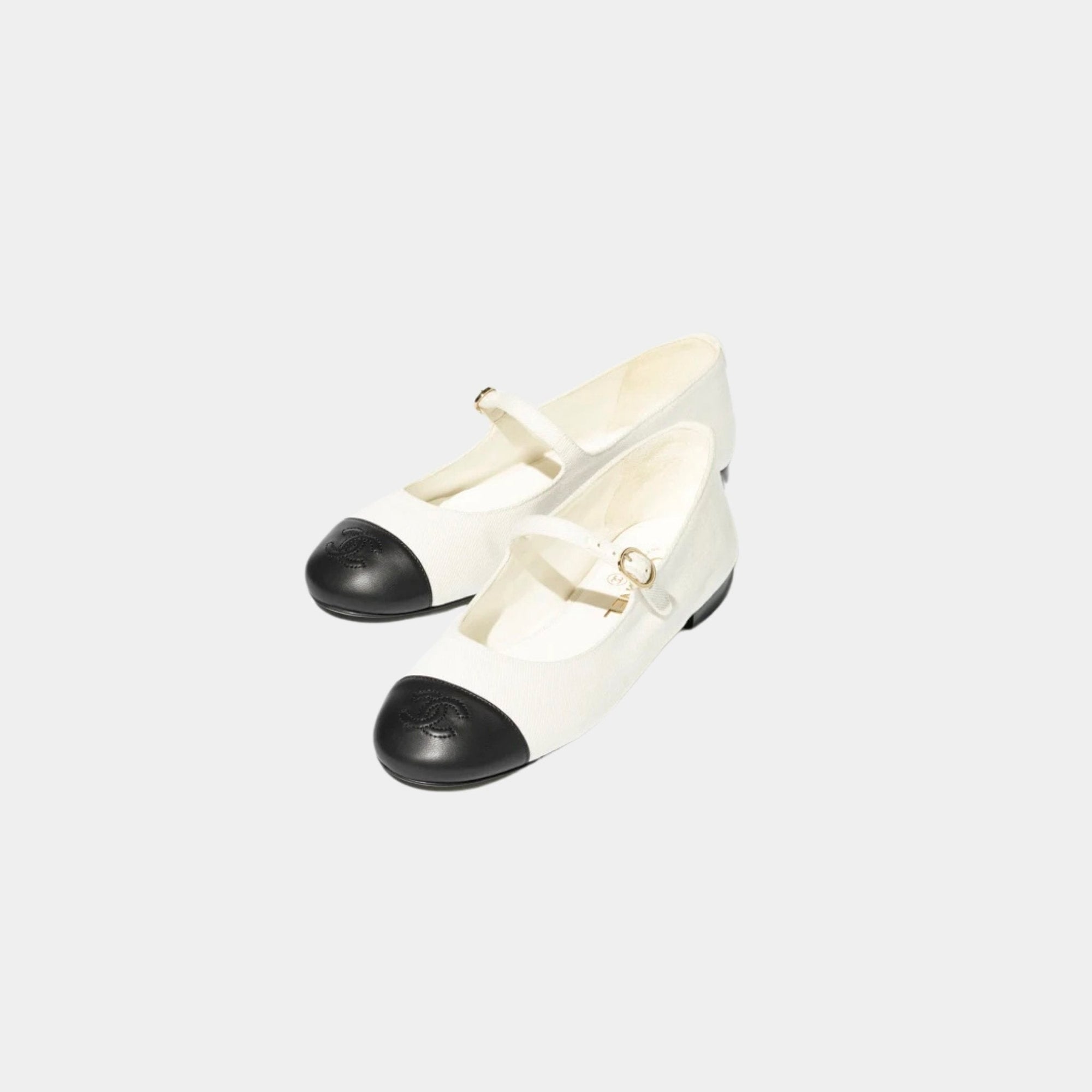 Оригінальна Mary Janes Cotton And Lambskin In White And Black Chanel – детальний вид