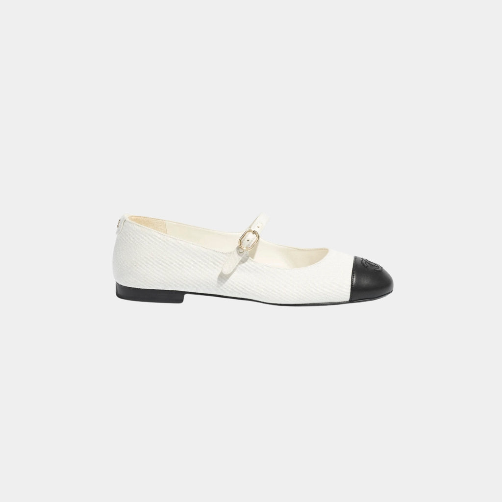 Оригінальна Mary Janes Cotton And Lambskin In White And Black Chanel – боковий вид