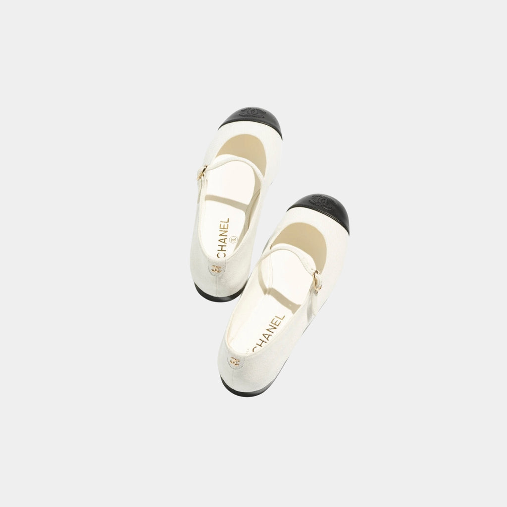 Оригінальна Mary Janes Cotton And Lambskin In White And Black Chanel – вид ззаду