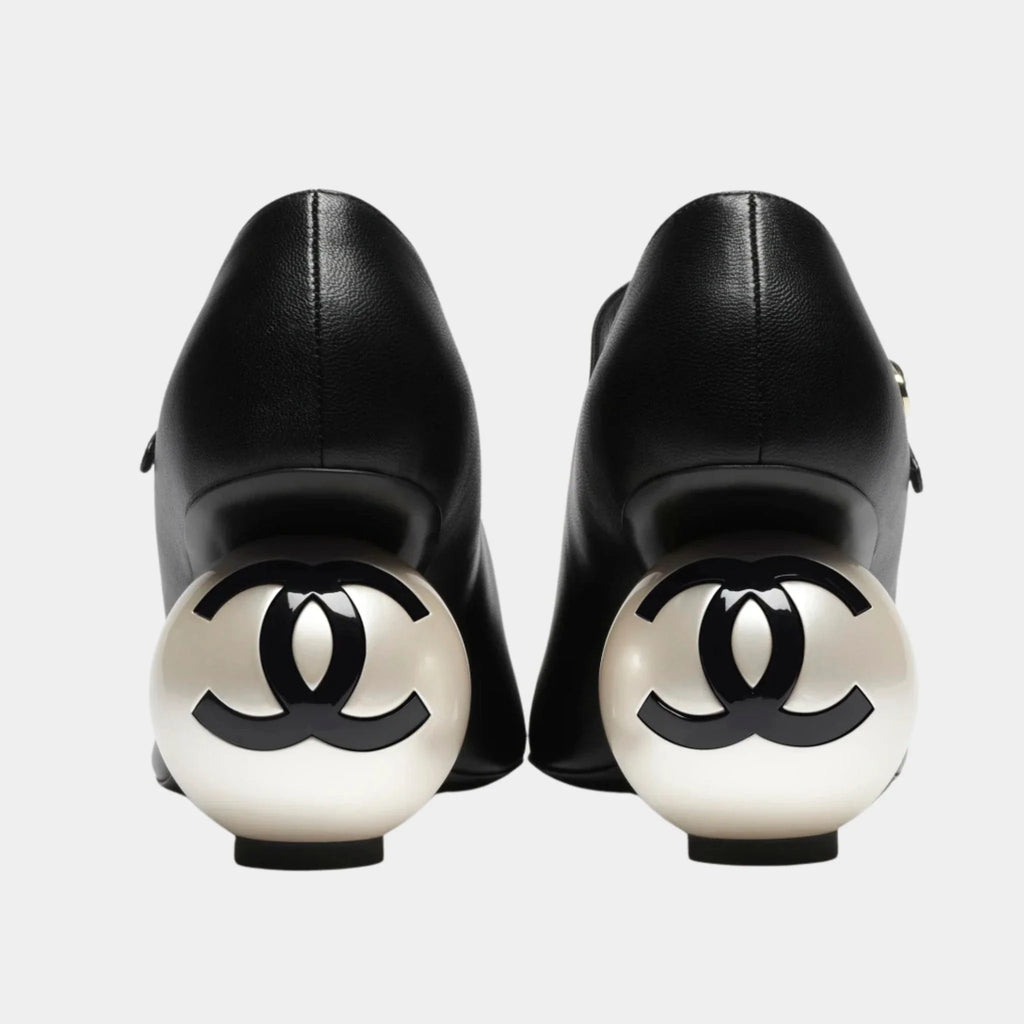 Mary Janes Lambskin Patent Calfskin & Imitation Pearls Black Chanel – Гарантія оригінальності – збільшений вид