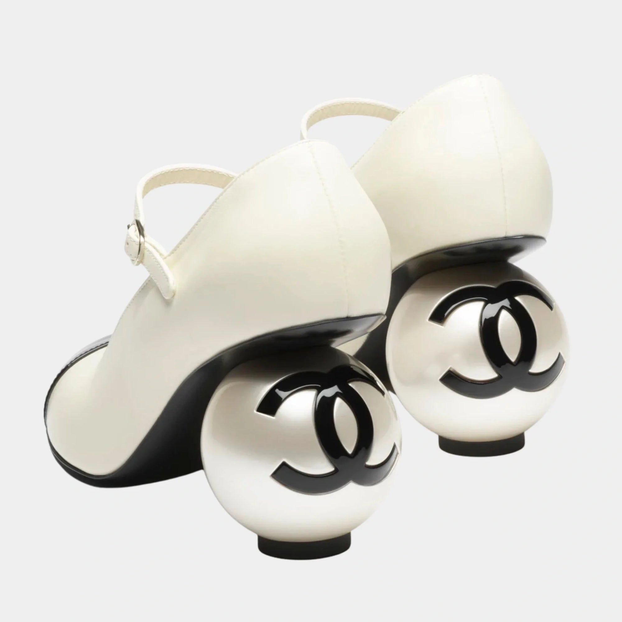 Mary Janes Lambskin Patent Calfskin & Imitation Pearls Black Chanel – Гарантія оригінальності – вид ззаду