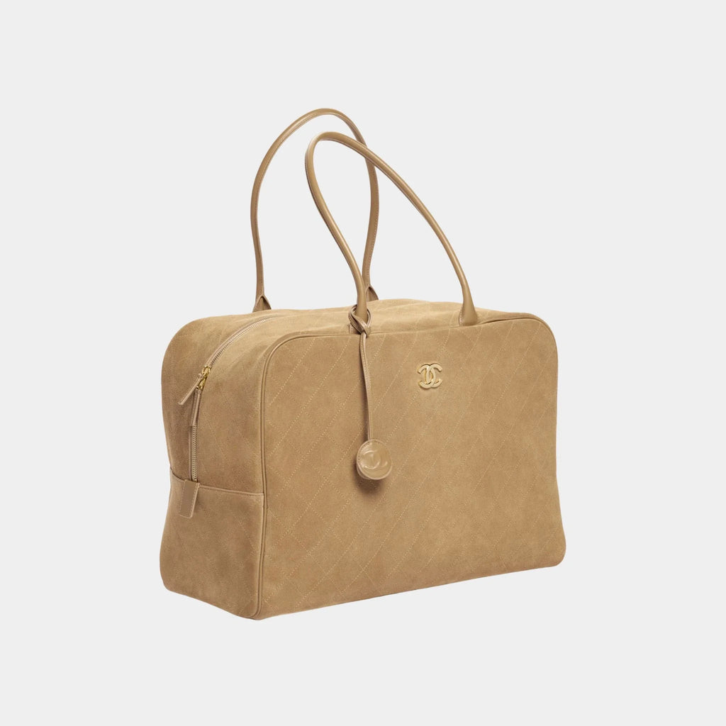 Оригінальна Maxi Bowling Bag Suede Calfskin & Gold-Tone Metal Dark Beige Chanel – боковий вид