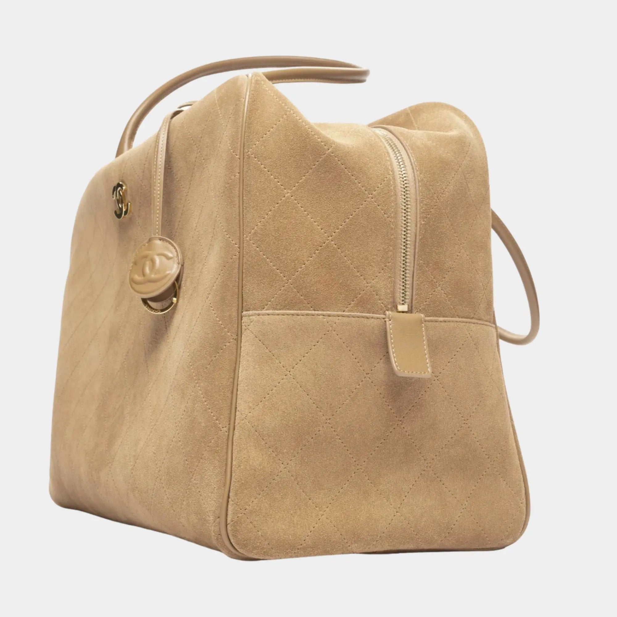 Оригінальна Maxi Bowling Bag Suede Calfskin & Gold-Tone Metal Dark Beige Chanel – вид ззаду