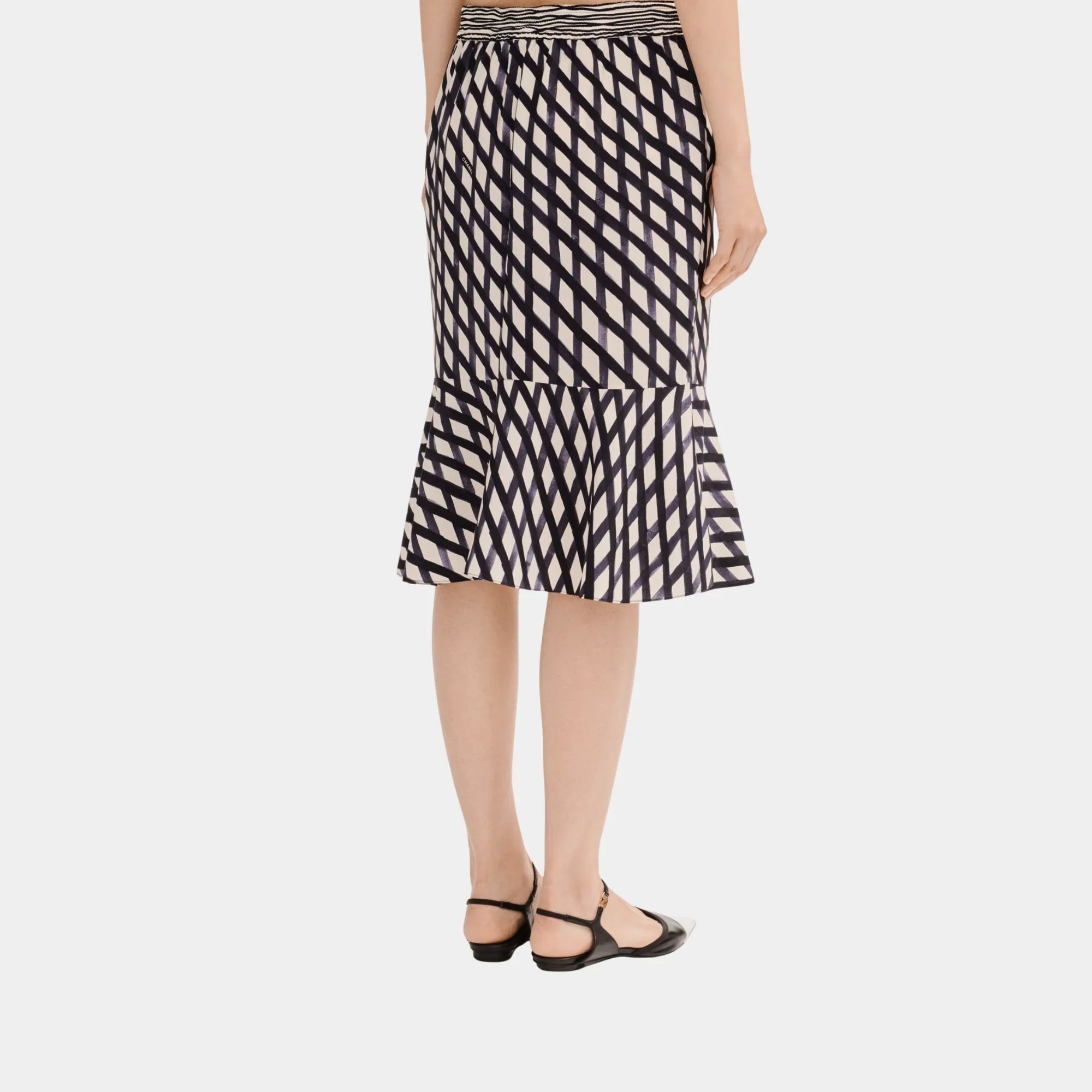 MIDI Skirt In Printed Crepe De Chine Chanel – Гарантія оригінальності – вид ззаду