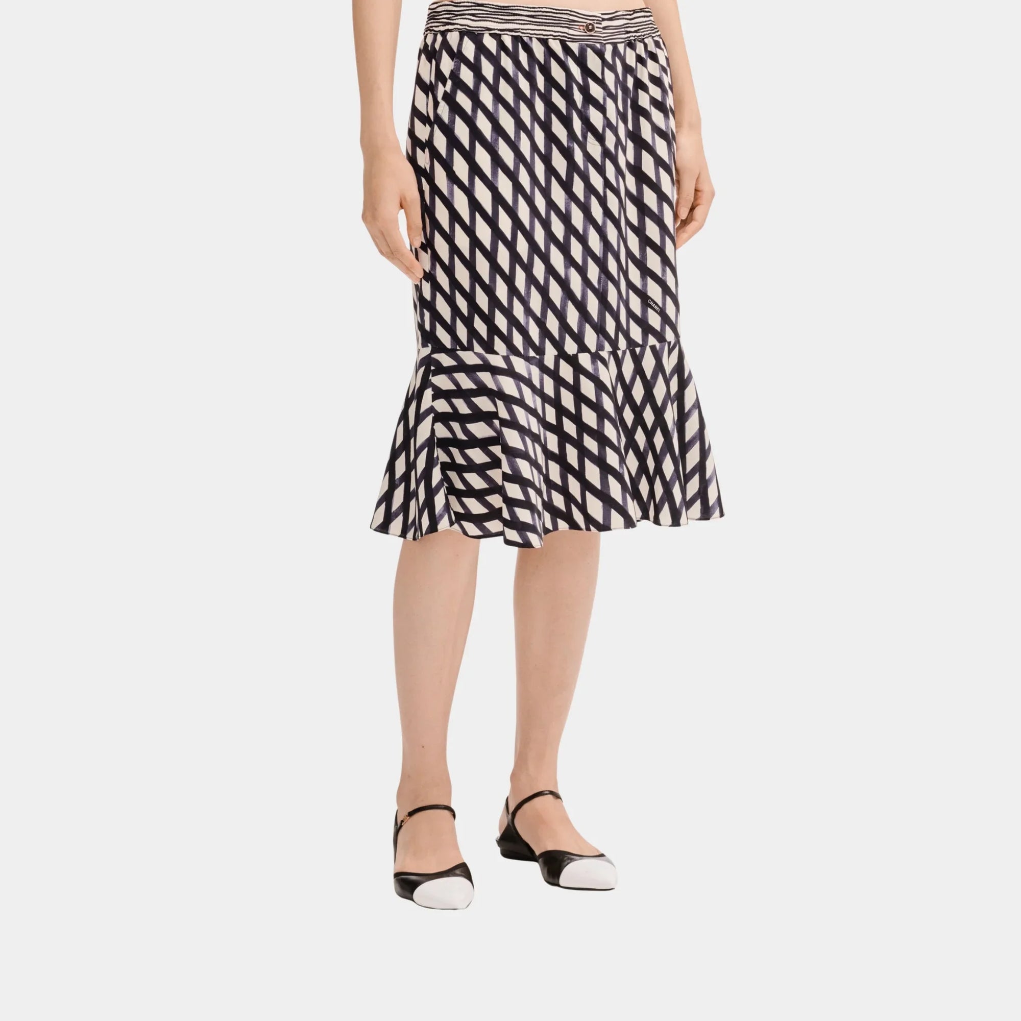 MIDI Skirt In Printed Crepe De Chine Chanel – Гарантія оригінальності – боковий вид