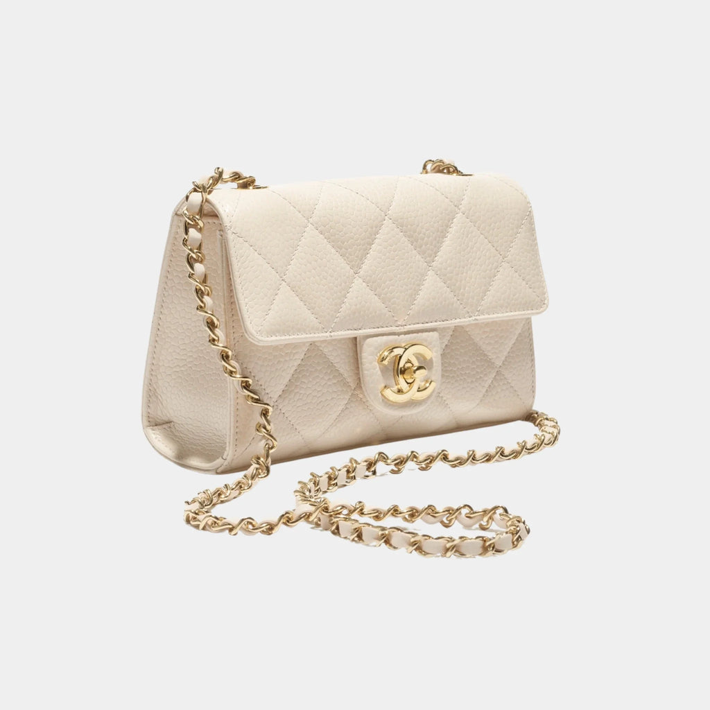Оригінальна Mini Flap Bag Grained Calfskin & Gold-Tone Metal In Light Beige Chanel – вид ззаду