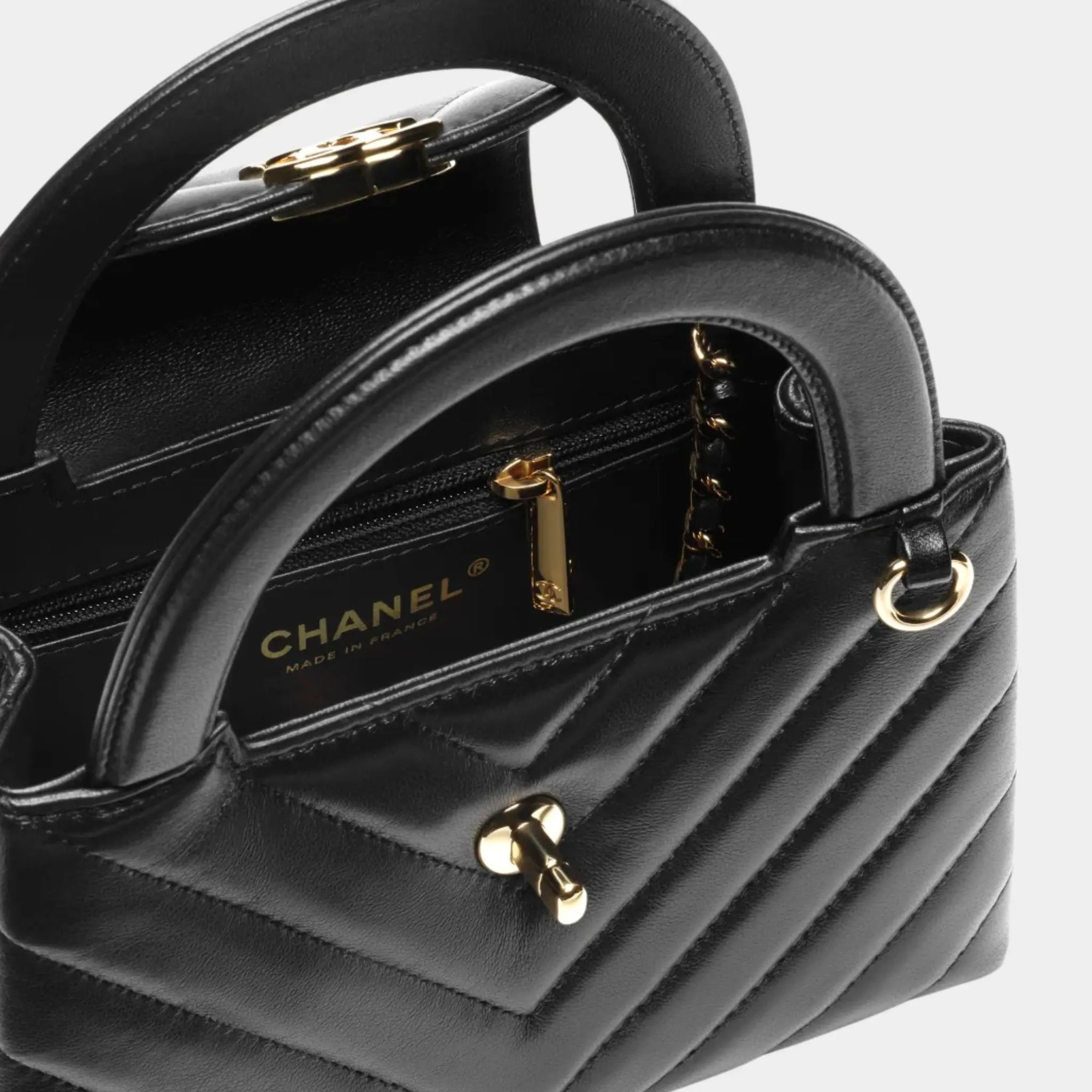 Mini Tote Bag Shiny Lamb & Gold-Plated Metal Black Chanel оригінал – Купити в Україні – детальний вид