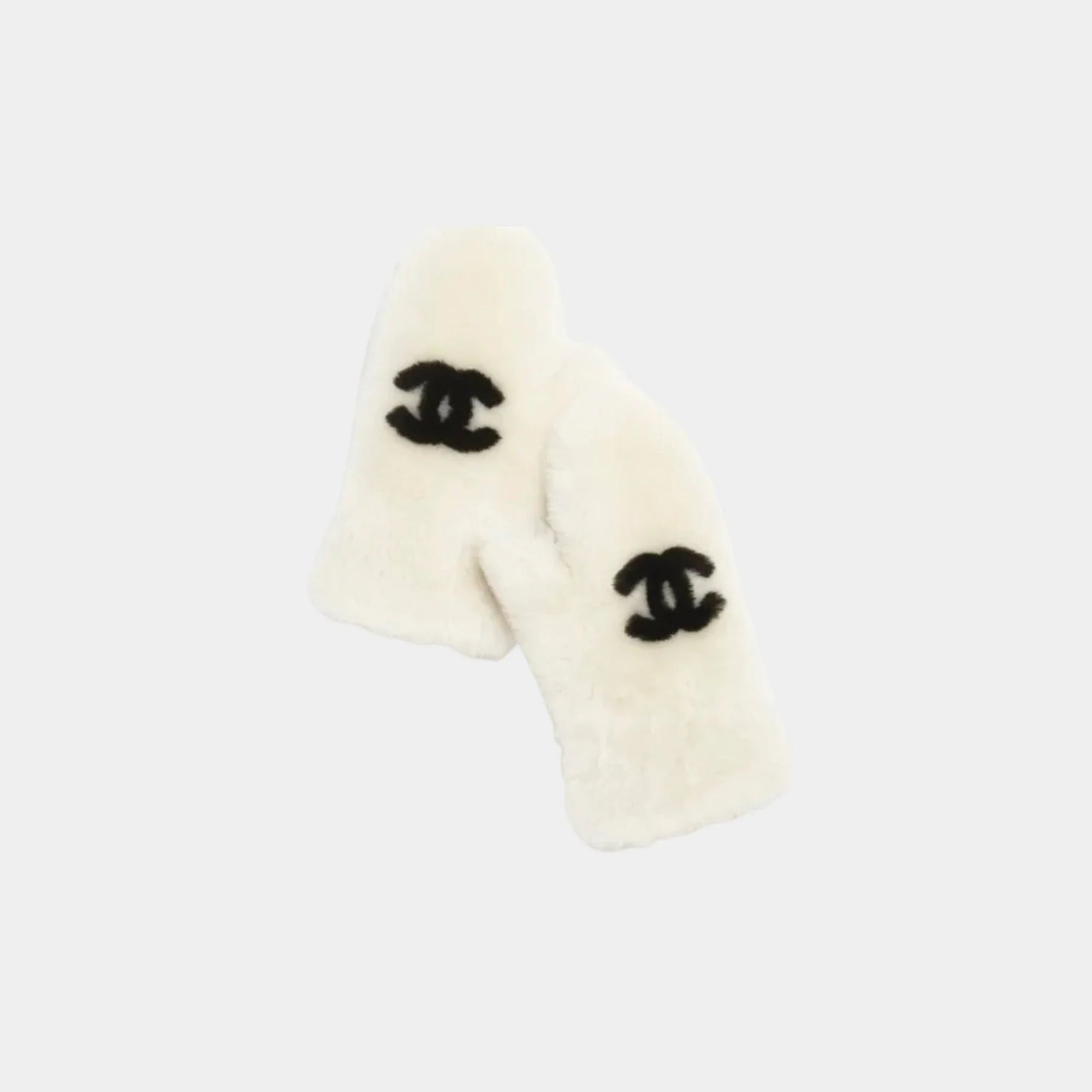 Mittens Lamb Pelt Ecru & Black Chanel оригінал – Купити в Україні – боковий вид