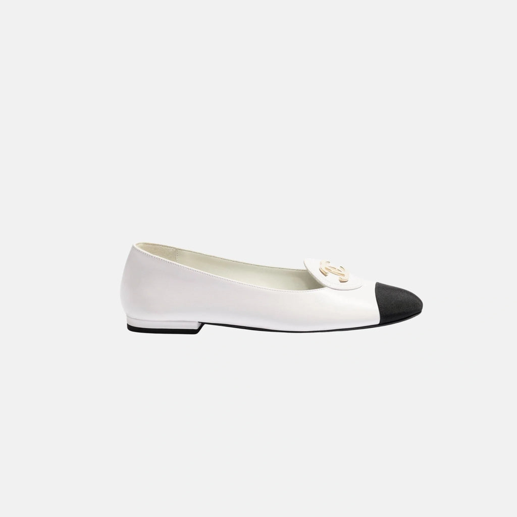 Оригінальна Moccasins In Calfskin And Grosgrain Chanel – боковий вид