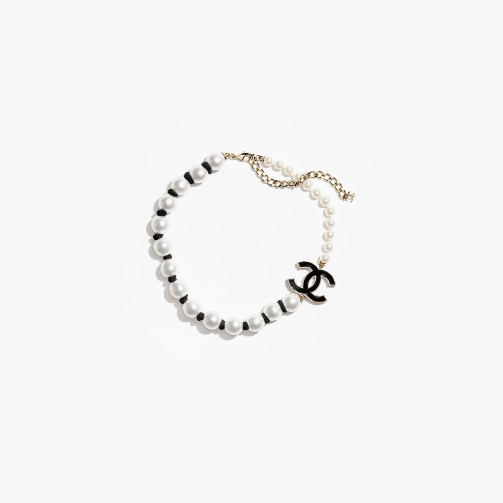 Оригінальна Necklace Metal Glass Pearls Silk Resin Gold White Black Chanel – боковий вид