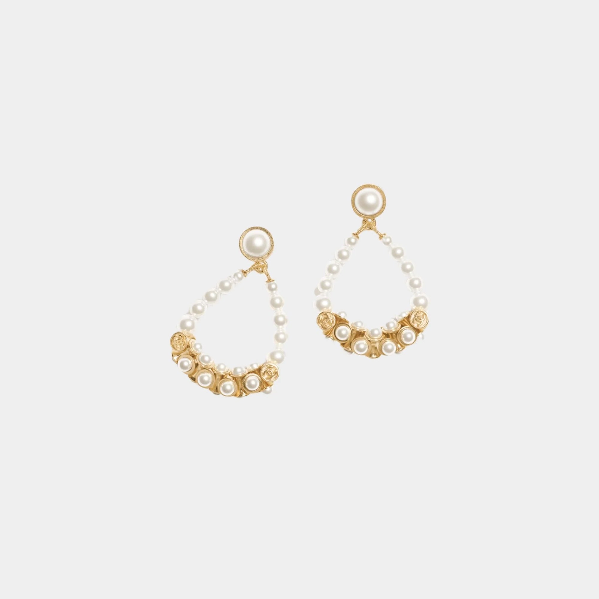 Pendant Earrings Metal & Glass Pearls Gold & Pearly White Chanel оригінал – Купити в Україні – боковий вид