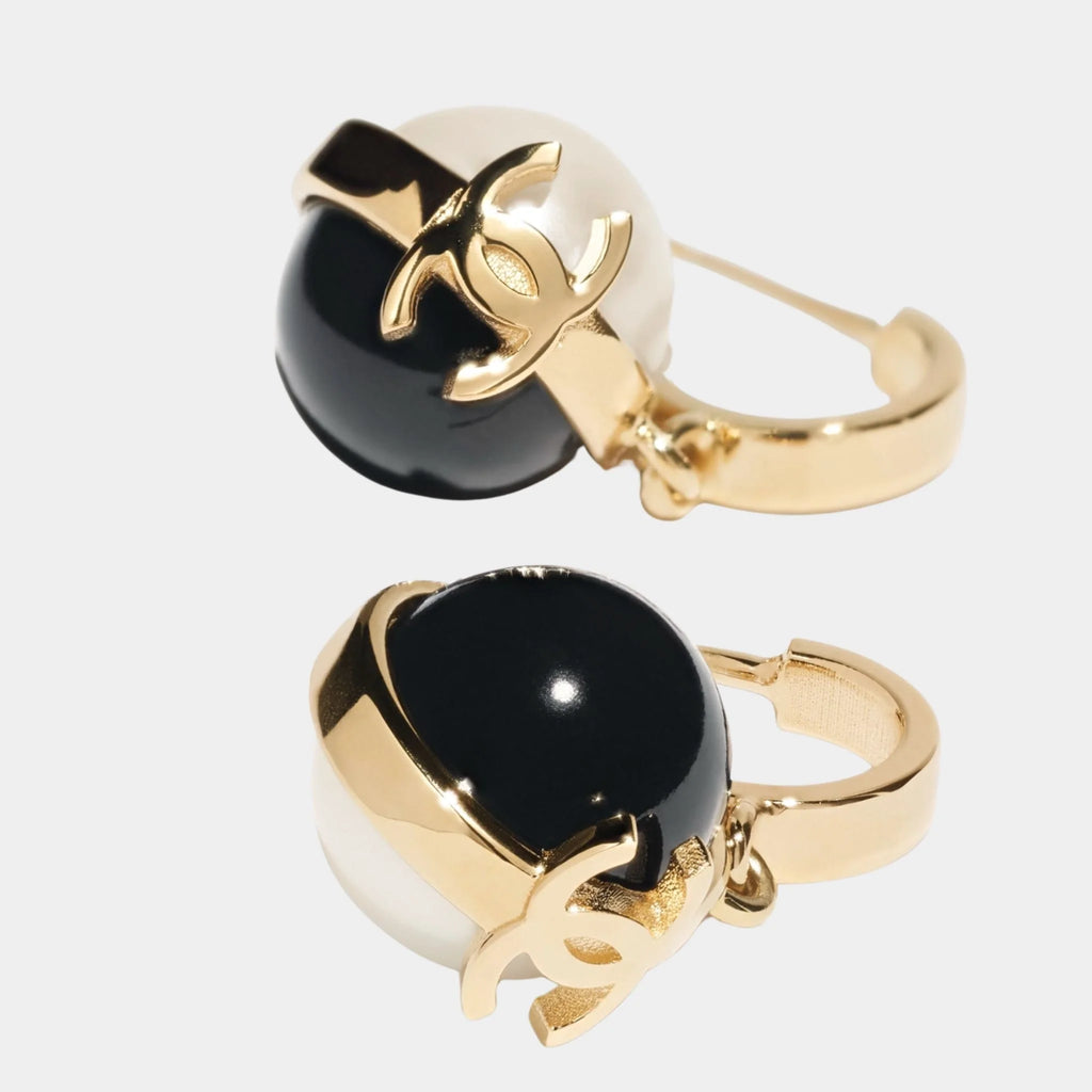 Pendant Earrings Metal & Resin Gold Black & Pearly White Chanel – Гарантія оригінальності – вид ззаду