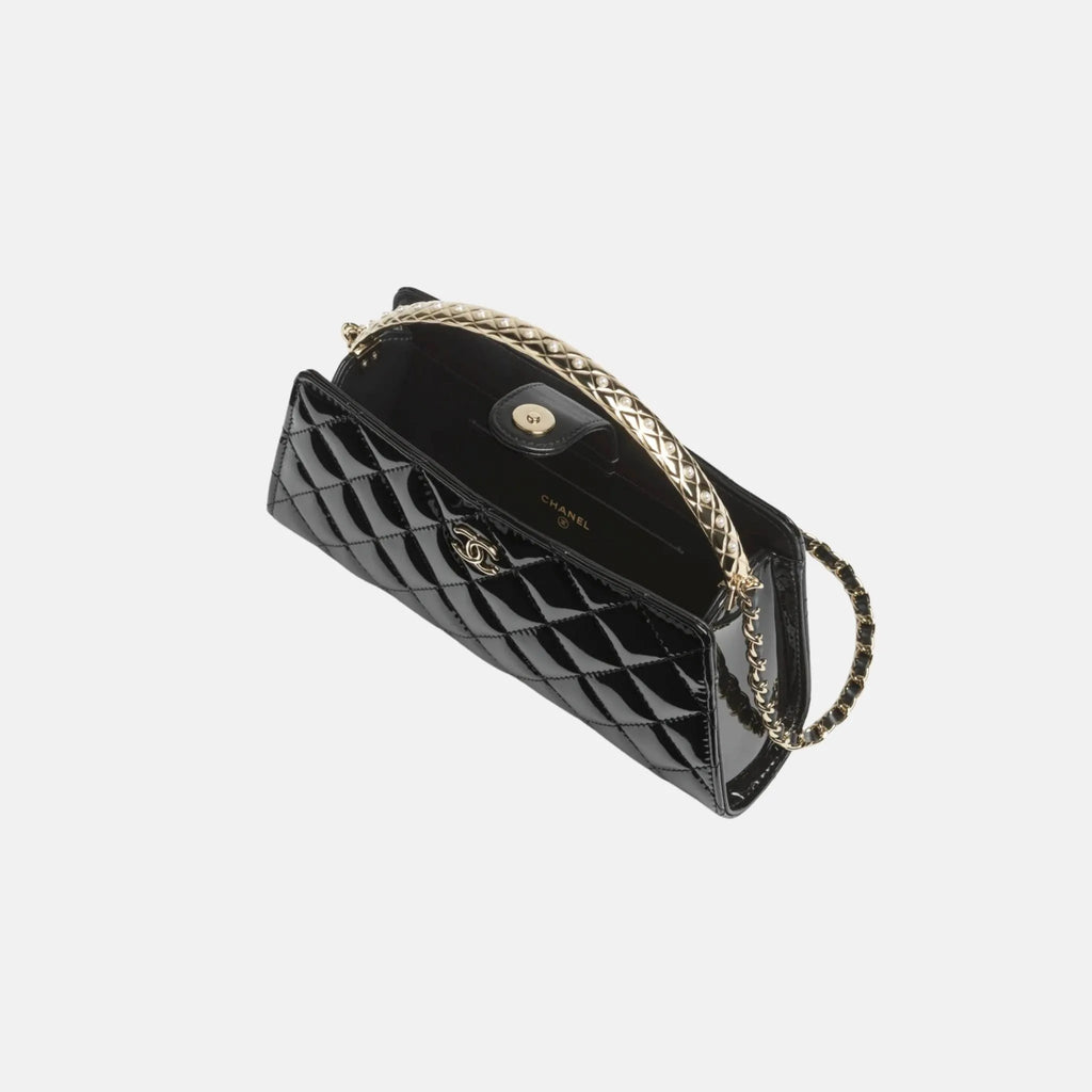 Pouch With Chain In Patent Calfskin And Pearls Chanel – Гарантія оригінальності – вид ззаду