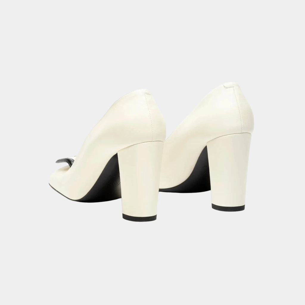 Оригінальна Pumps In Ivory & Black Lambskin Chanel – вид ззаду