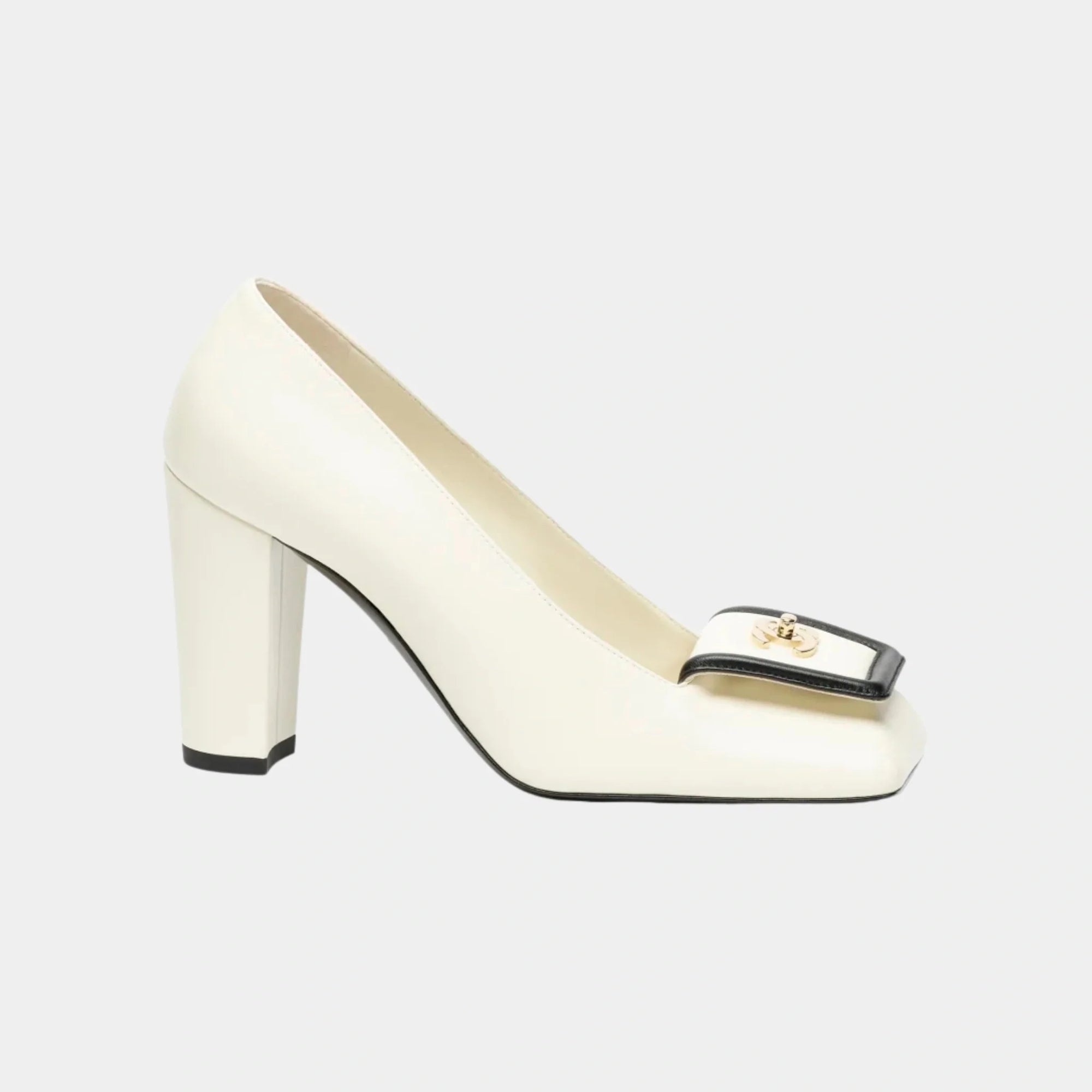 Оригінальна Pumps In Ivory & Black Lambskin Chanel – боковий вид