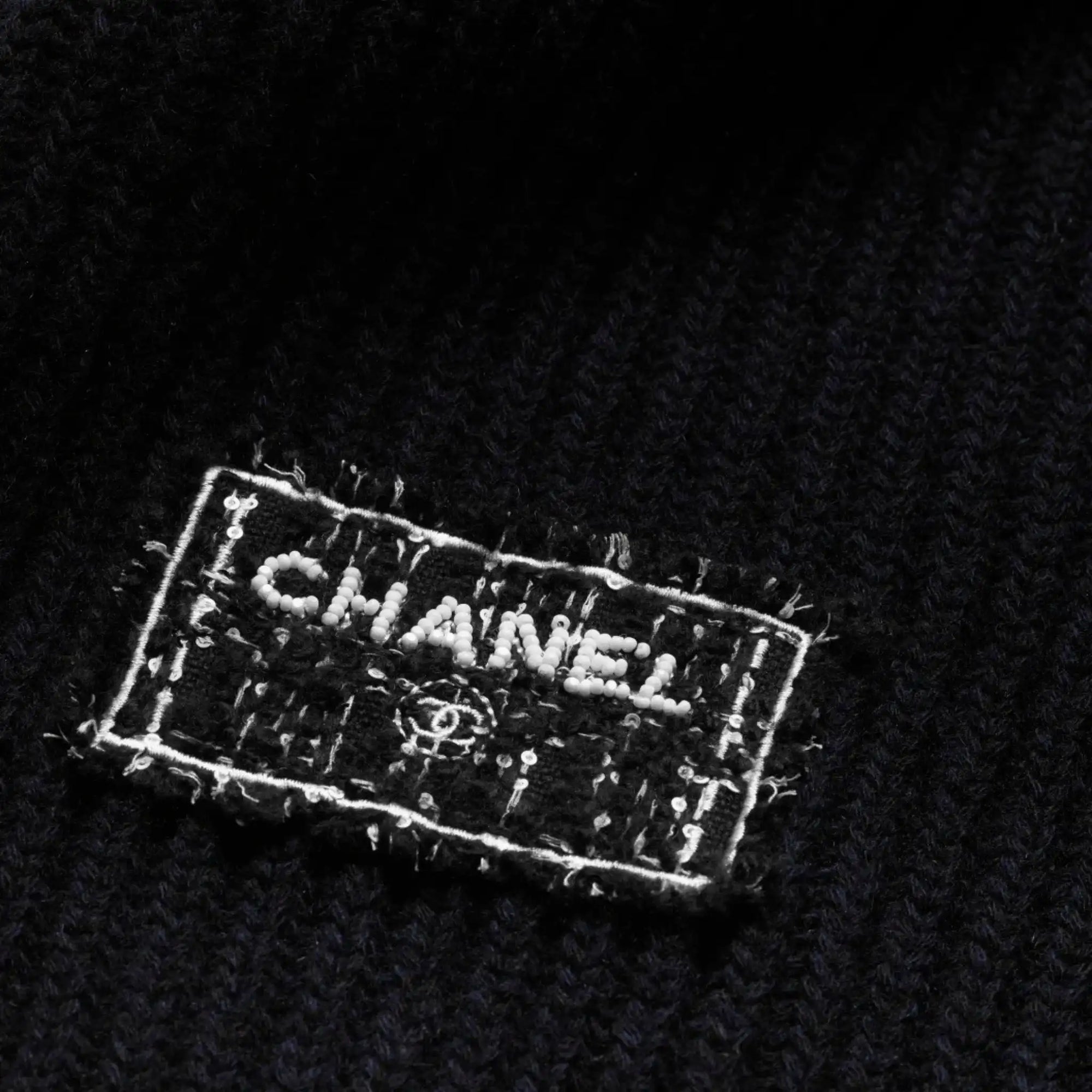 Scarf Cashmere Navy Blue Black & White Chanel – Гарантія оригінальності – вид ззаду